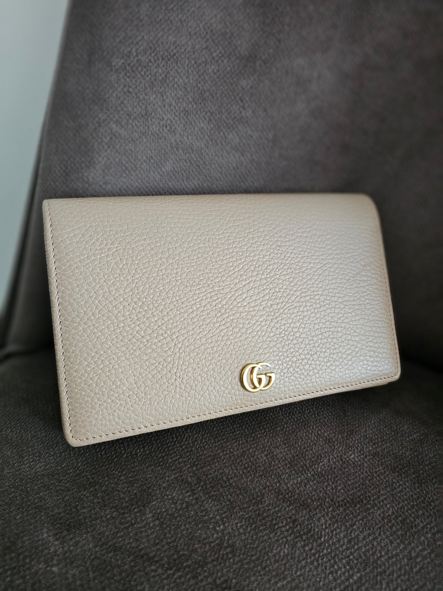 Gucci wallet on chain - Nude.
