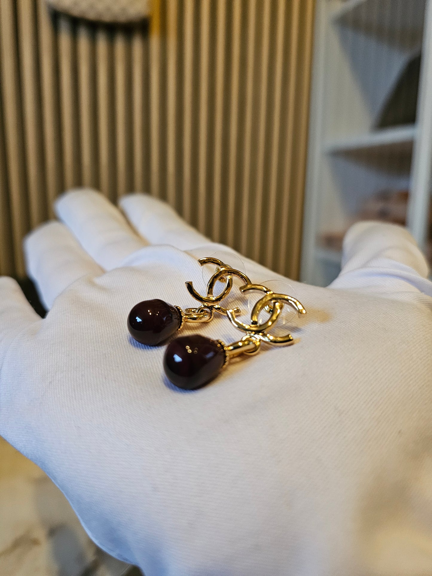 Chanel golden pendant with pearl.