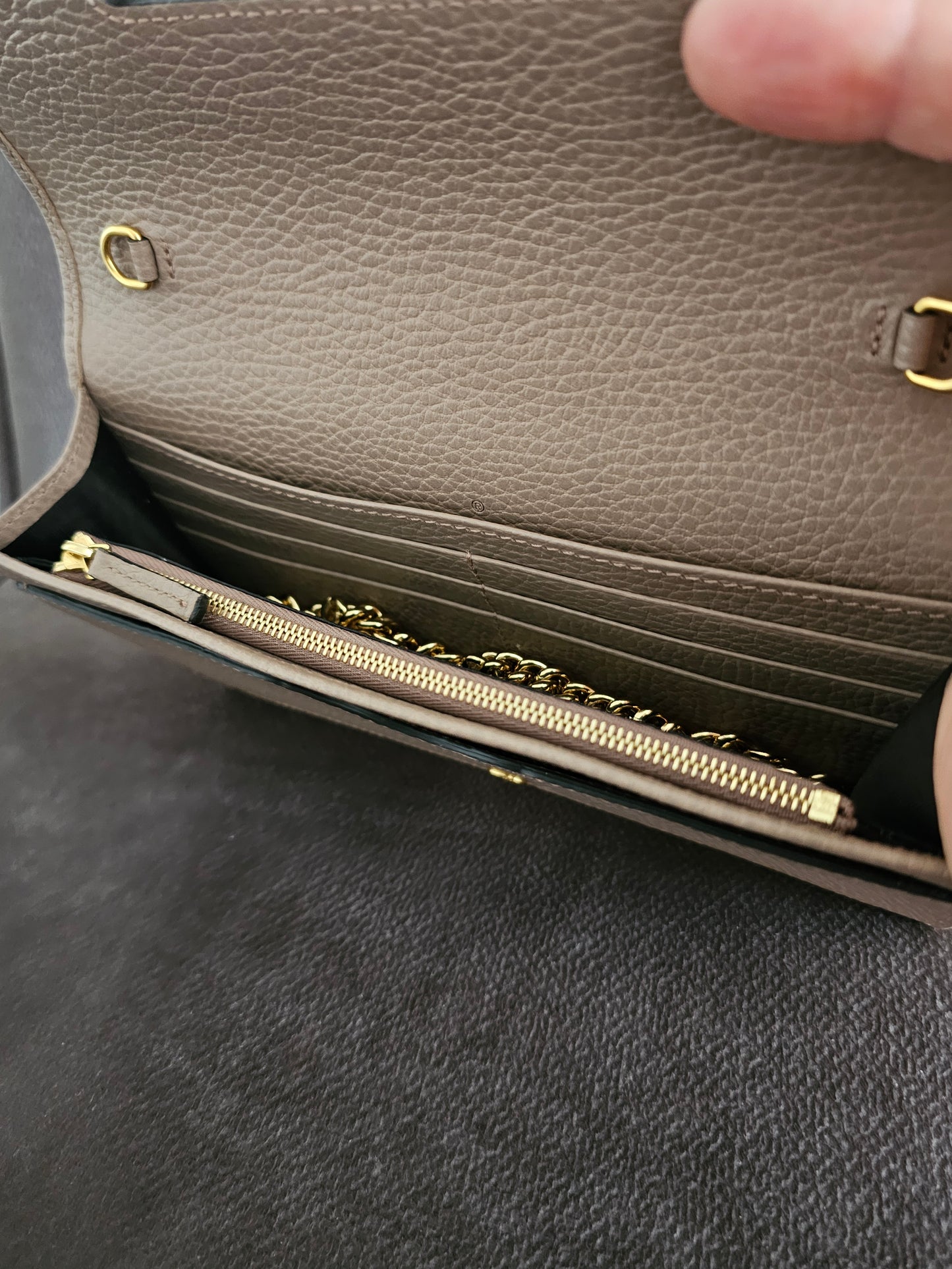 Gucci wallet on chain - Nude.