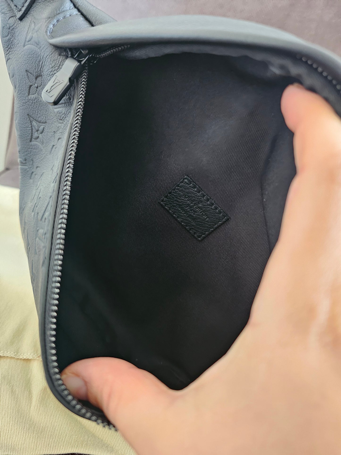 M46036 - Louis Vuitton Bumbag - Discovery PM, Black monogram