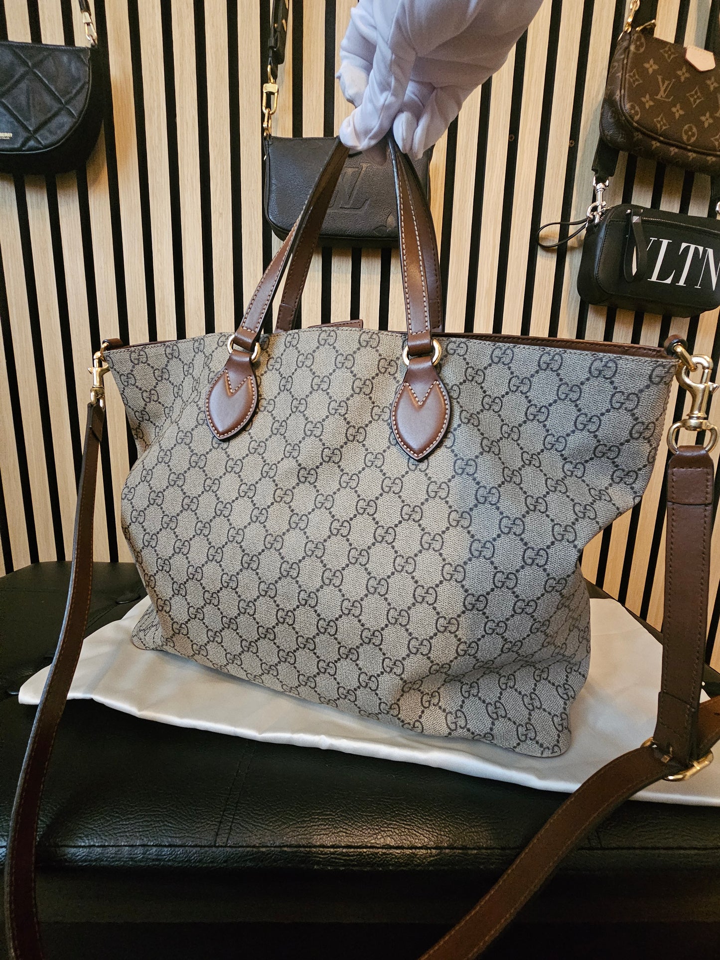 Gucci tote bag with shoulder strap- Supreme GG.