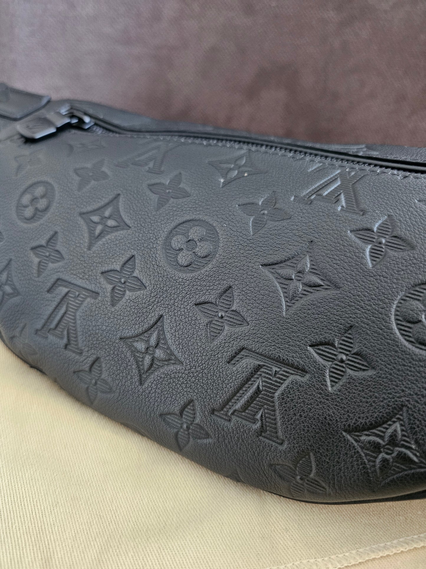 M46036 - Louis Vuitton Bumbag - Discovery PM, Black monogram