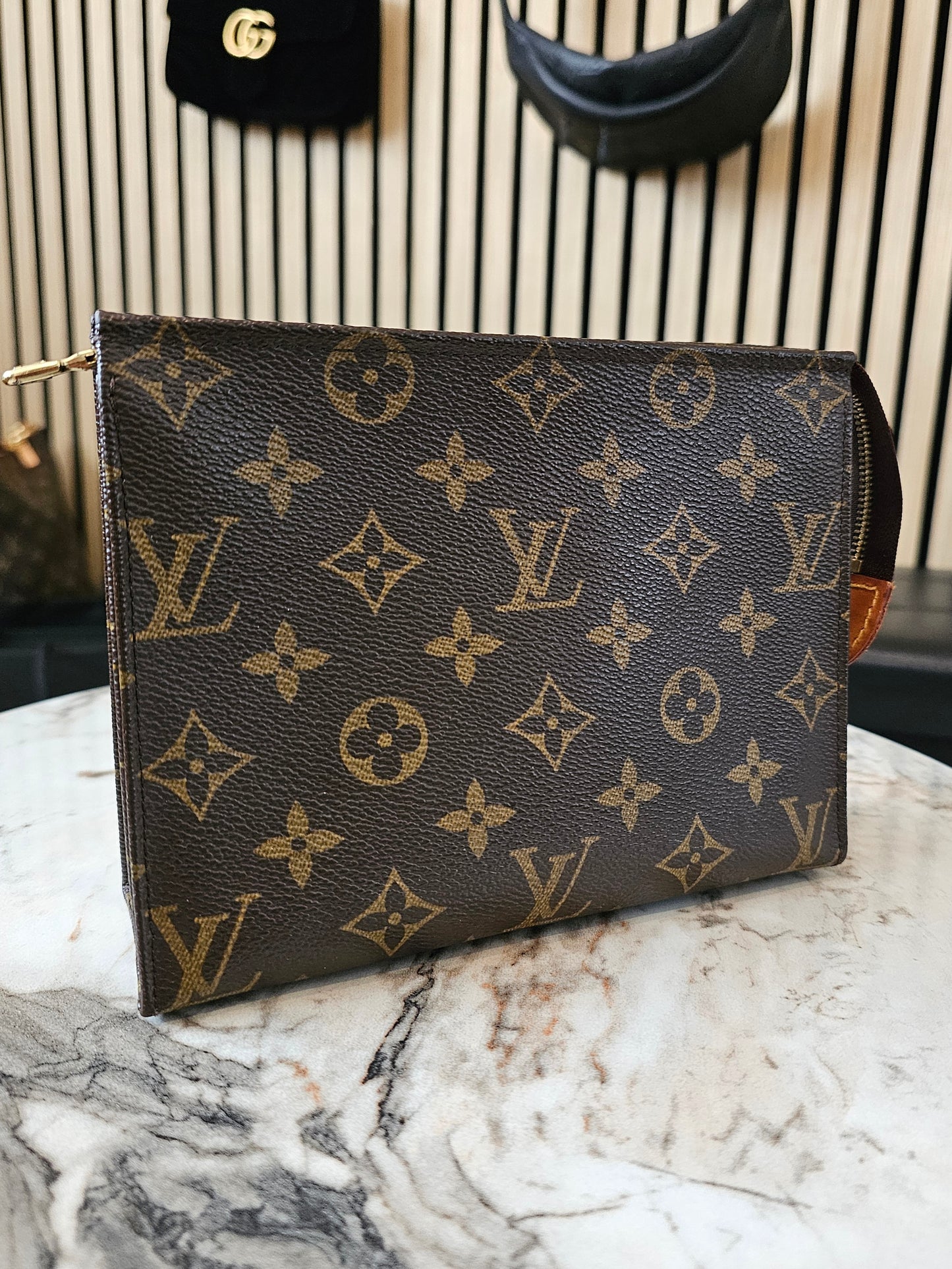 Louis Vuitton - Toiletry pouch 19, MNG kanvas.