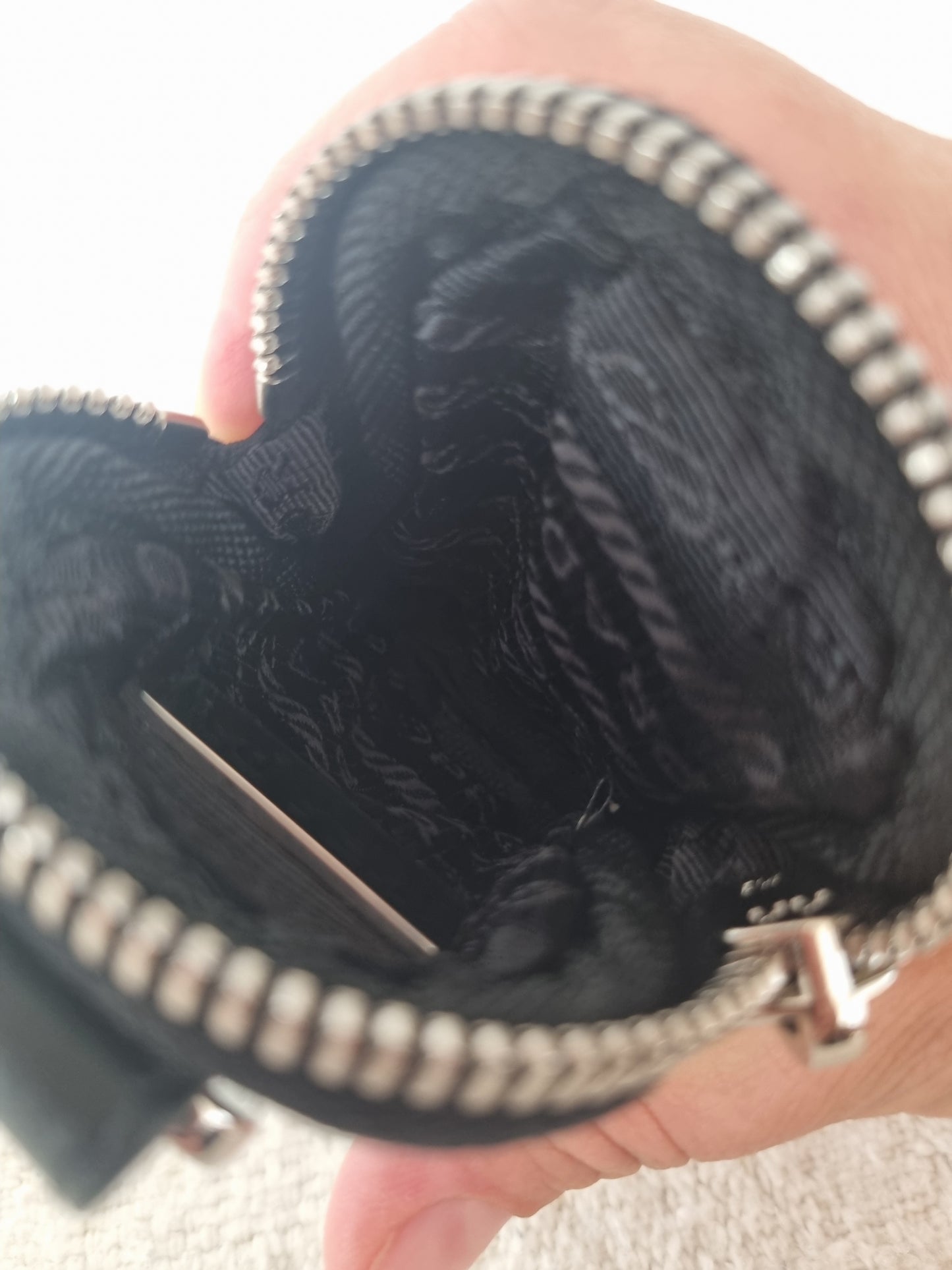 Prada pung - airpods case.