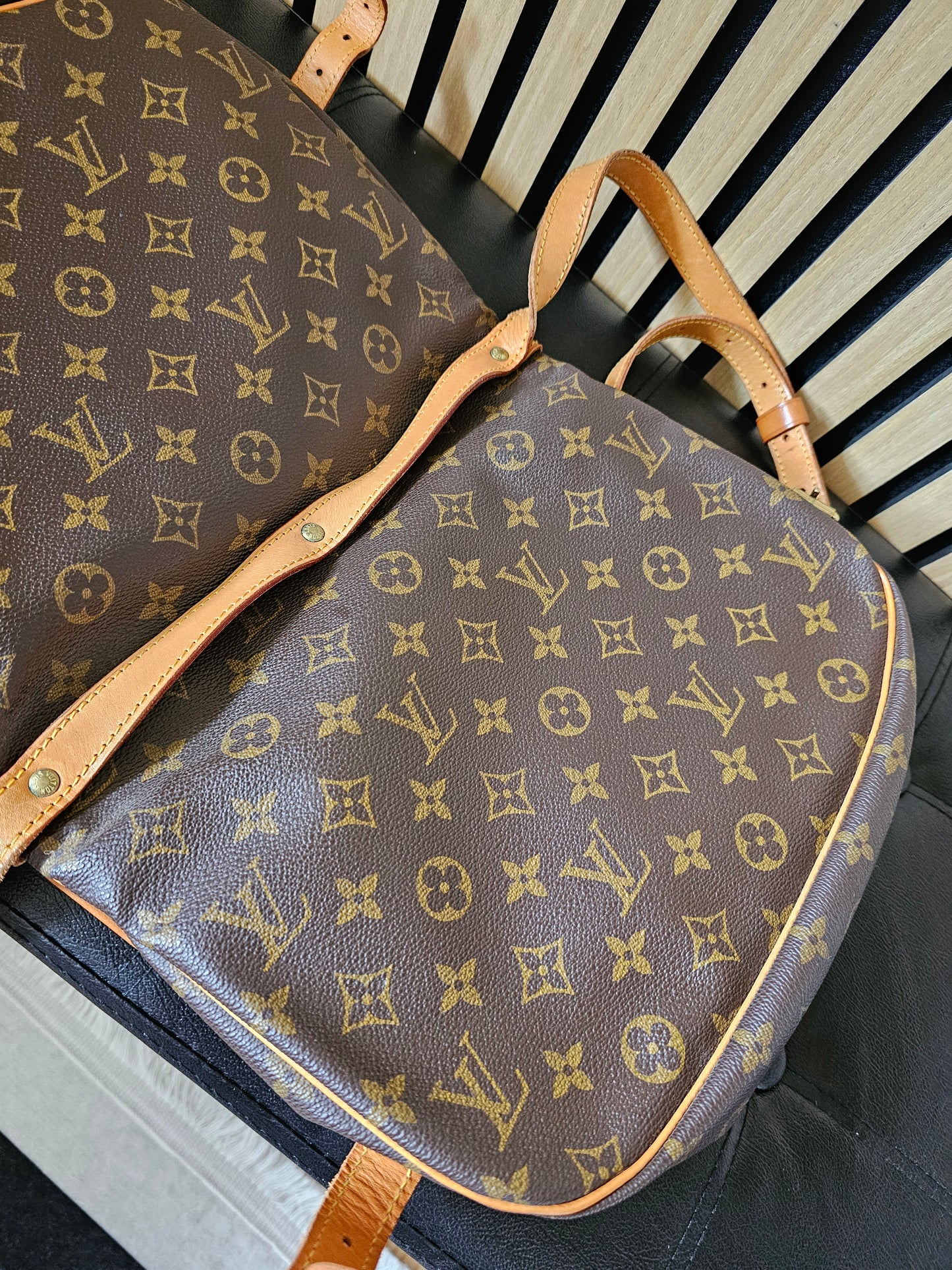 M42256 - Louis Vuitton - Saumur 30 monogram kanvas.