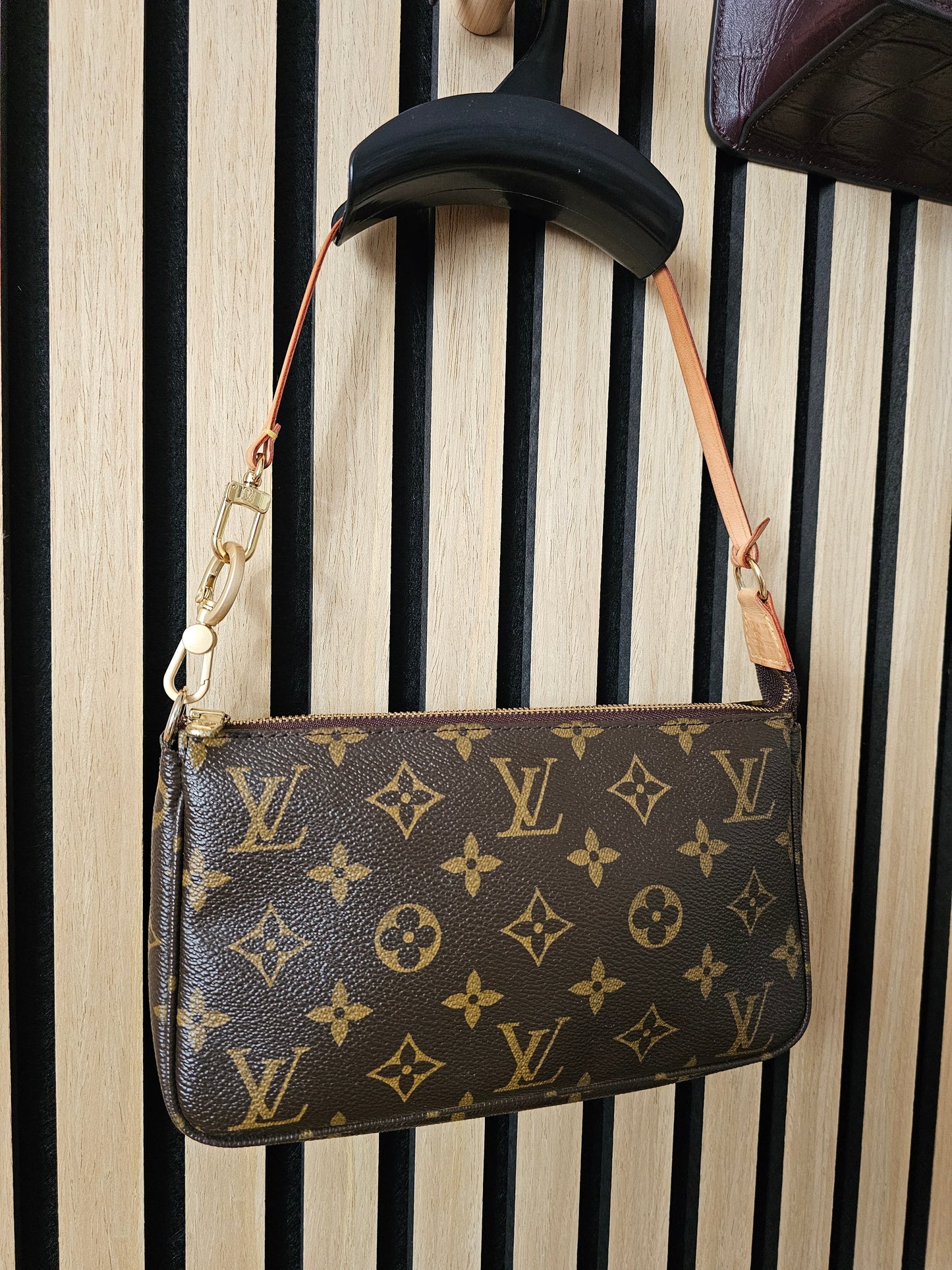 Louis Vuitton pochette accesories in monogram kanvas.