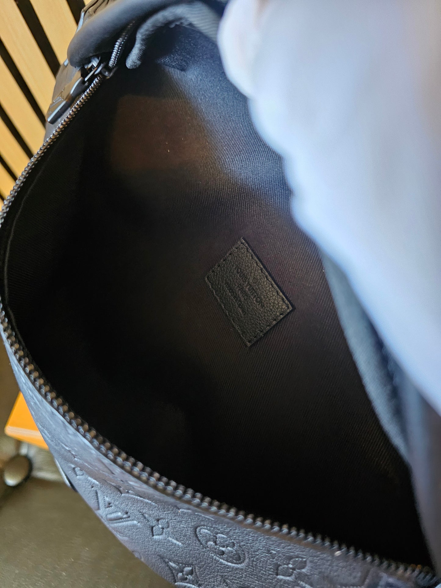M46036 - Louis Vuitton Bumbag - Discovery PM, Black monogram.