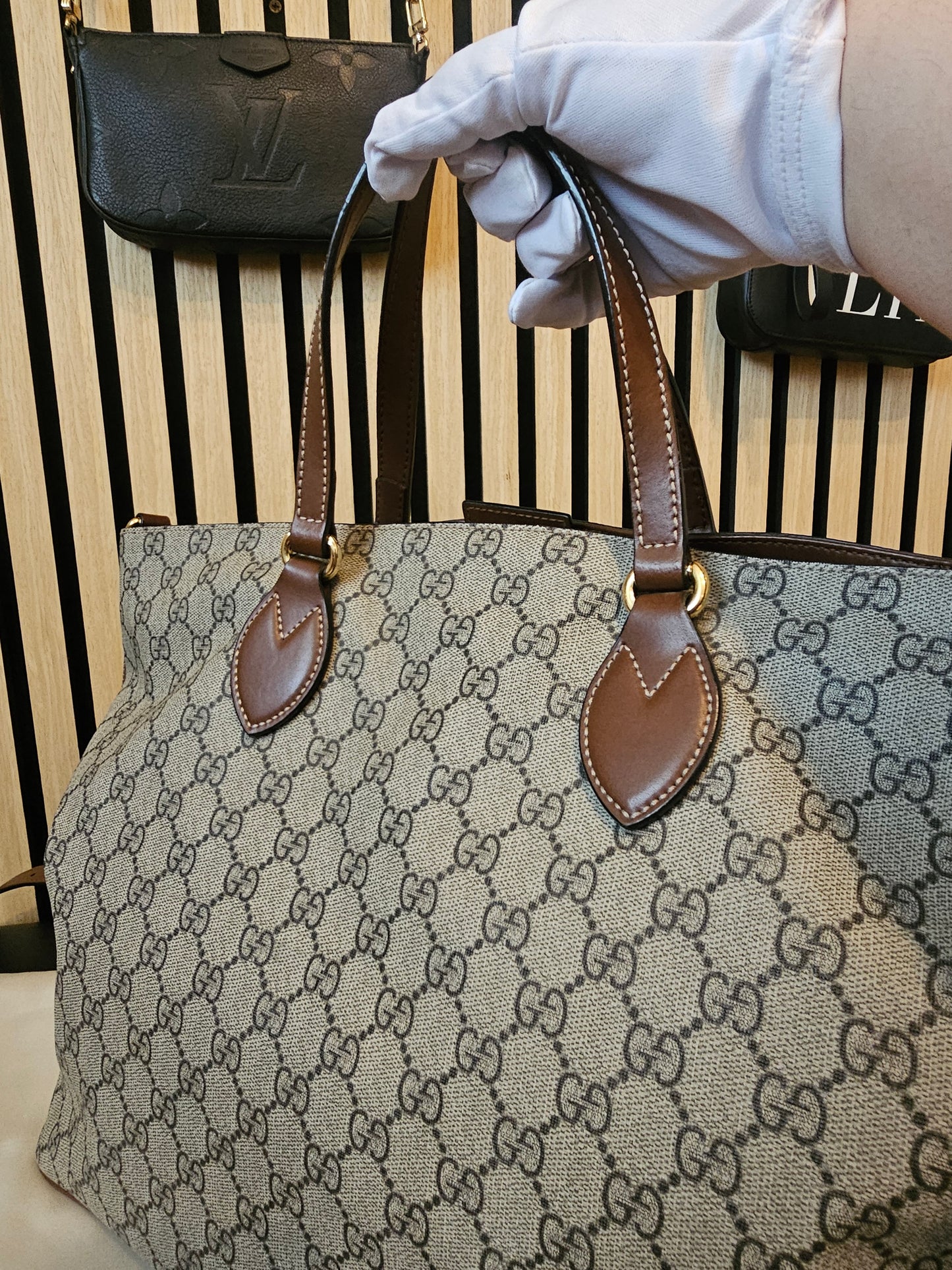 Gucci tote bag with shoulder strap- Supreme GG.