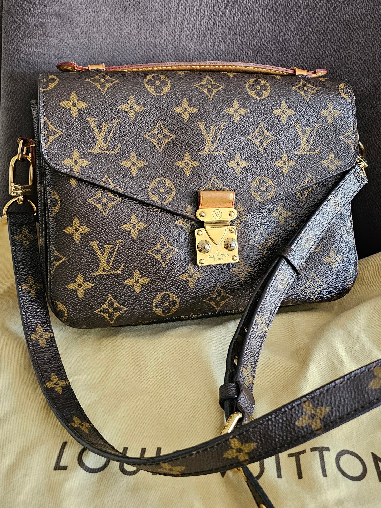 Louis Vuitton Pochette Métis monogram kanvas.