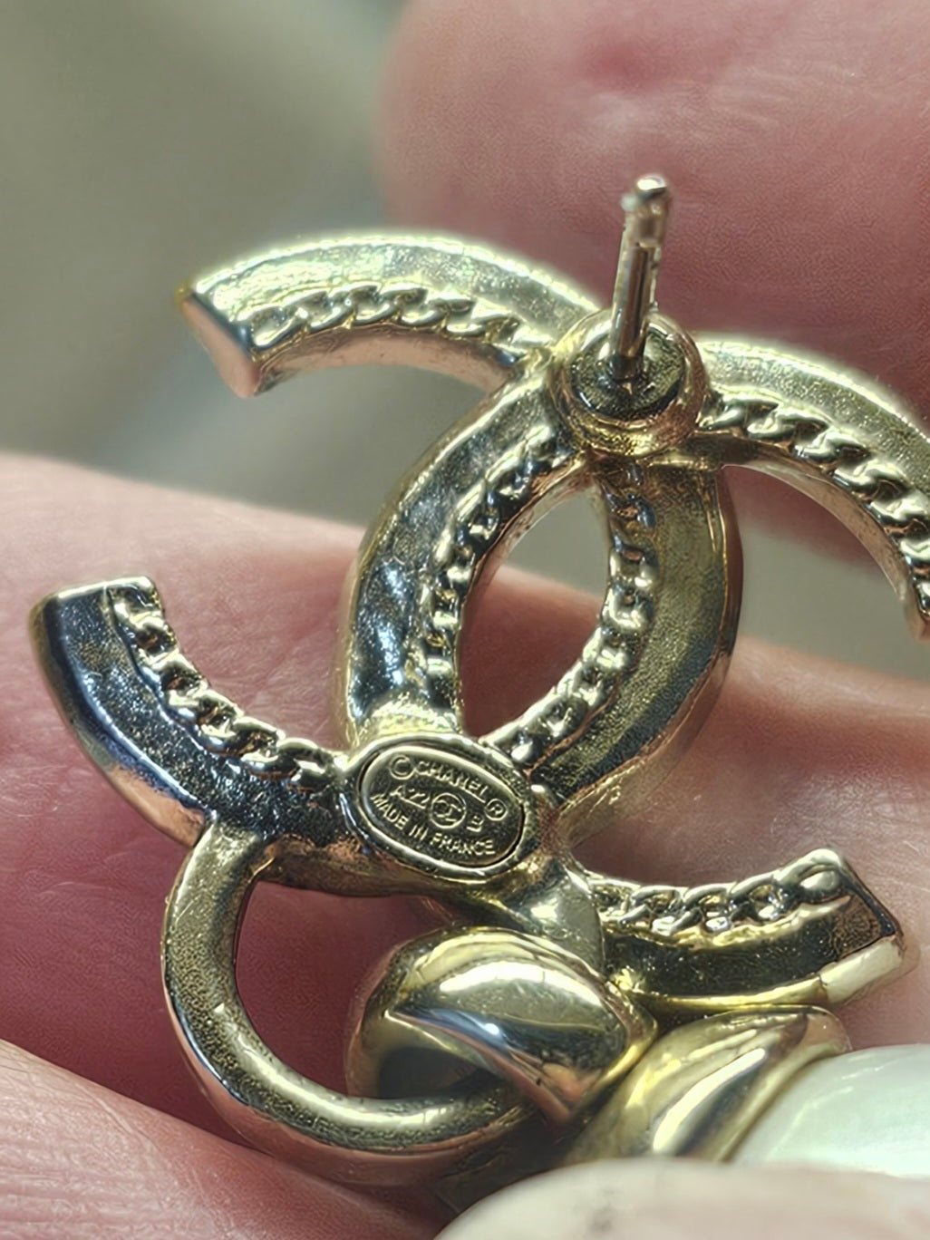 Chanel øreringe - Golden CC pendant with perle.