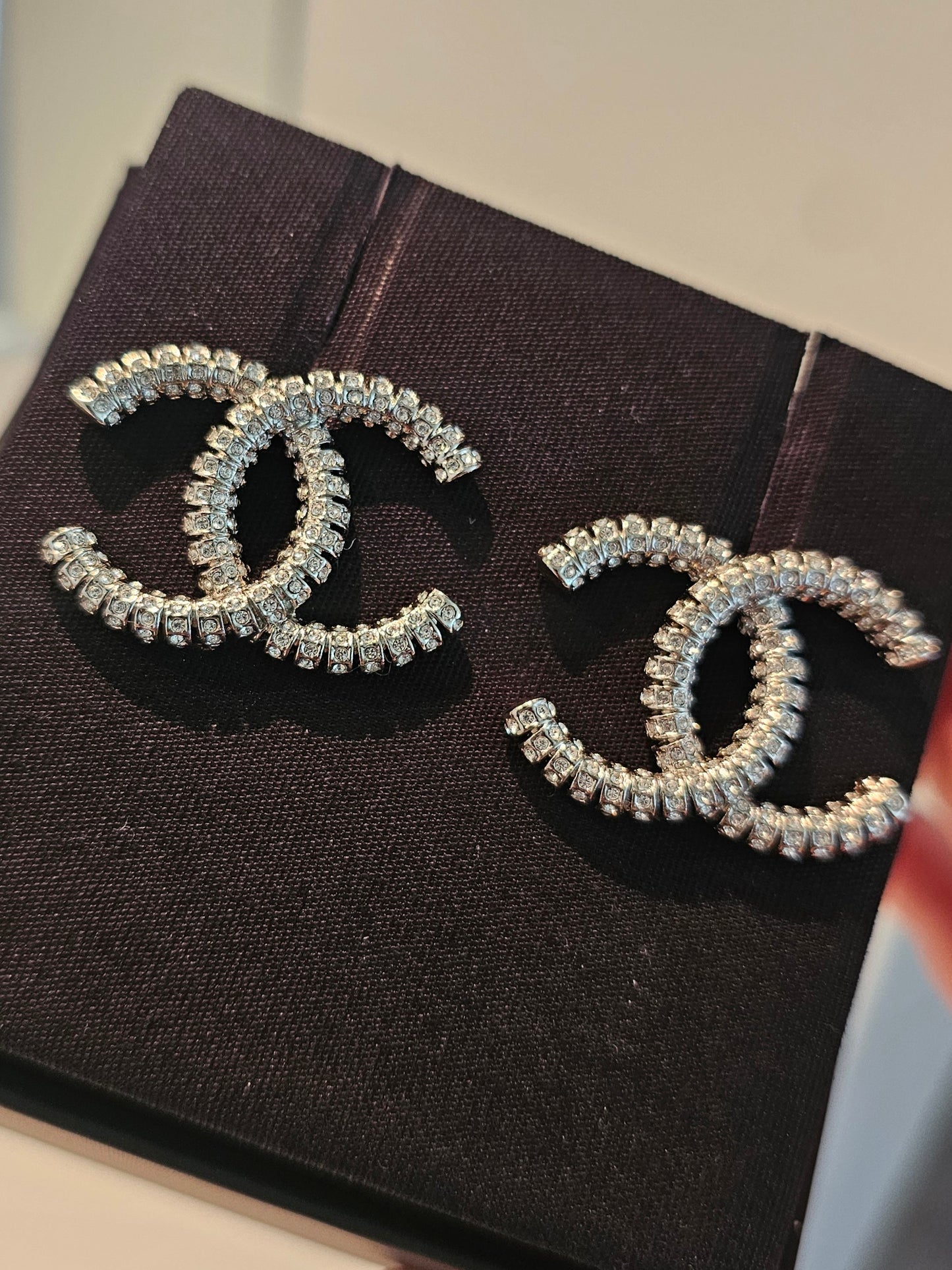 ABA538 Chanel øreringe - XL CC earrings silver with crystals.