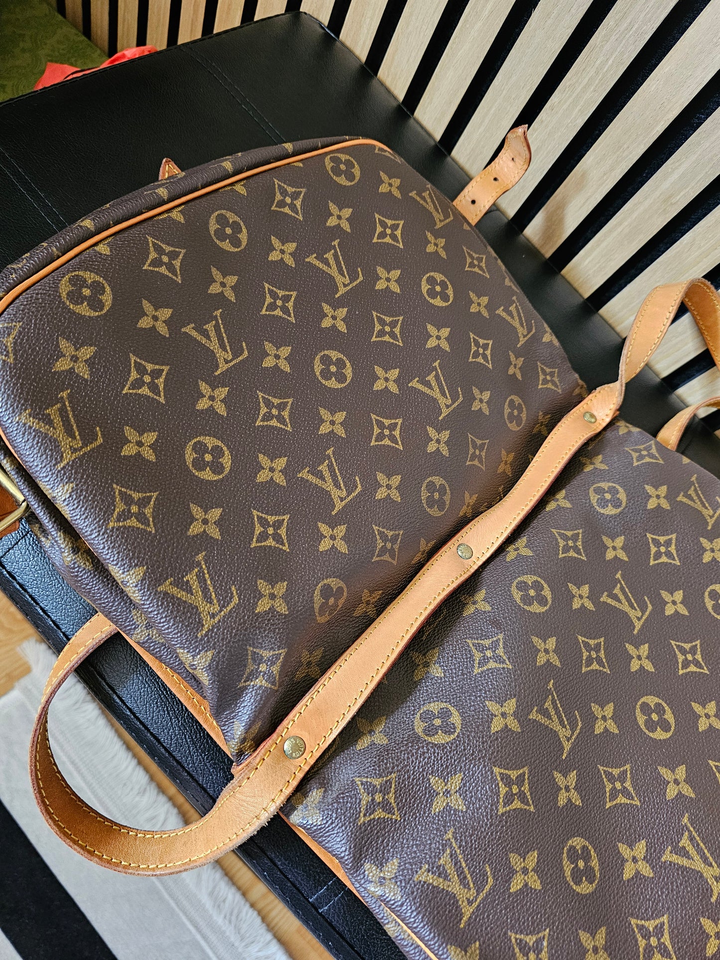 M42256 - Louis Vuitton - Saumur 30 monogram kanvas.
