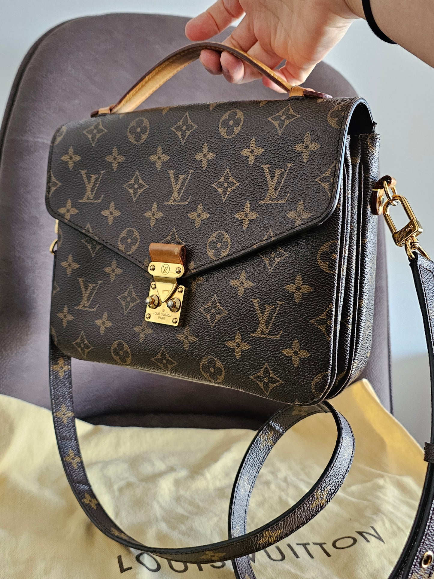 Louis Vuitton Pochette Métis monogram kanvas.