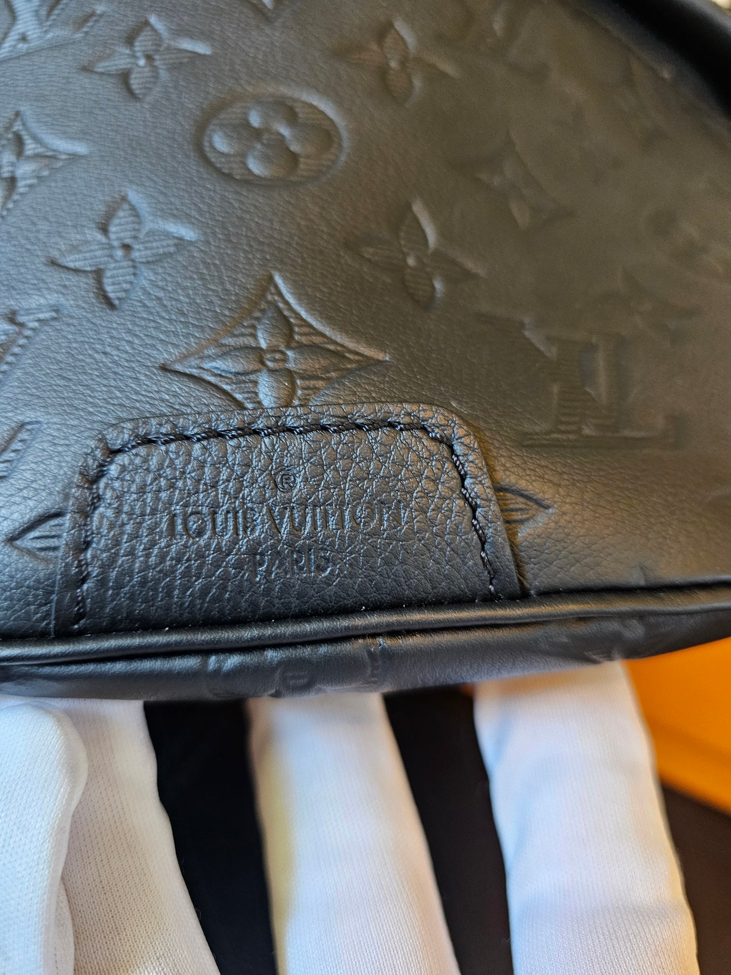 M46036 - Louis Vuitton Bumbag - Discovery PM, Black monogram.