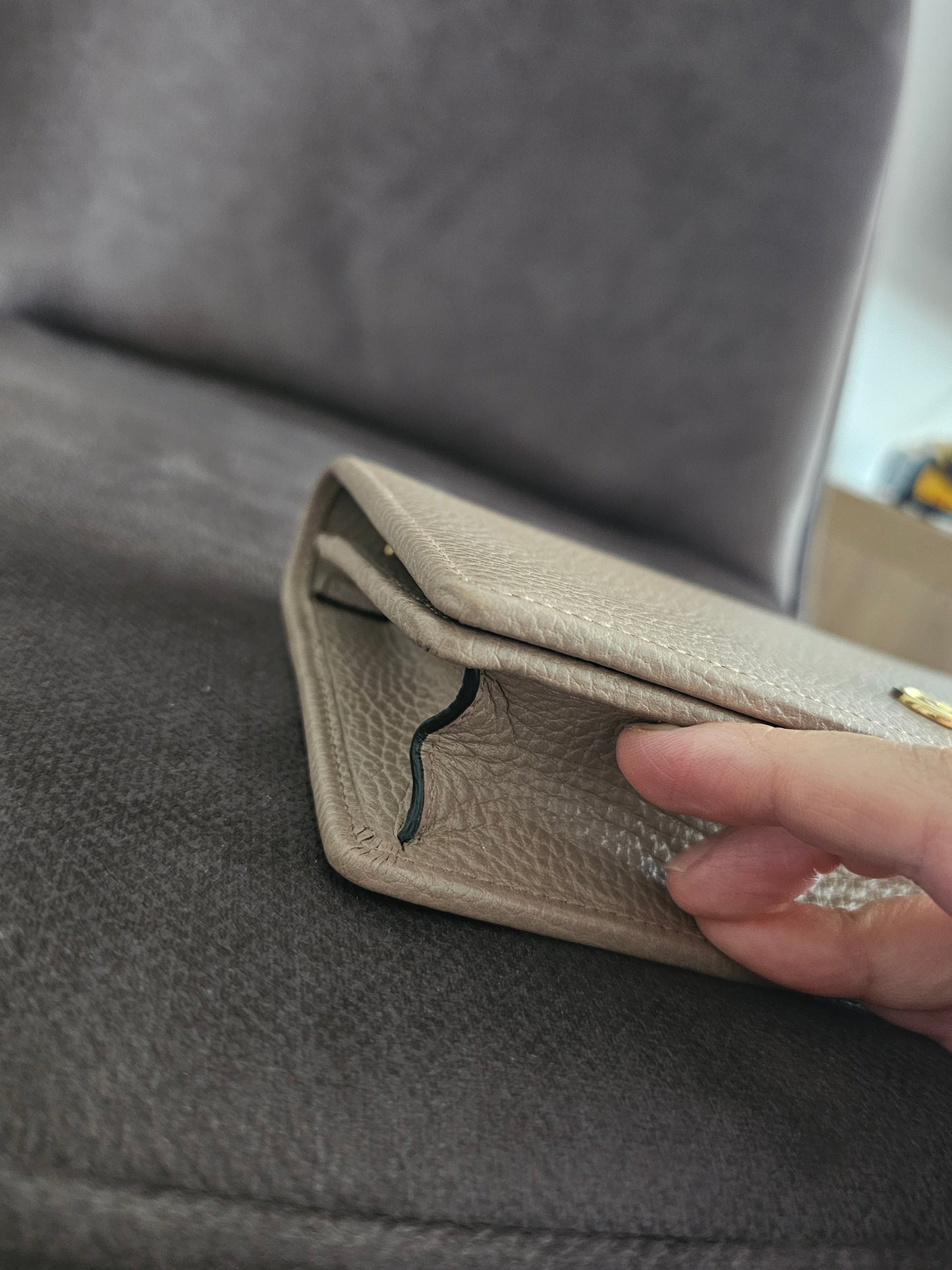 Gucci wallet on chain - Nude.