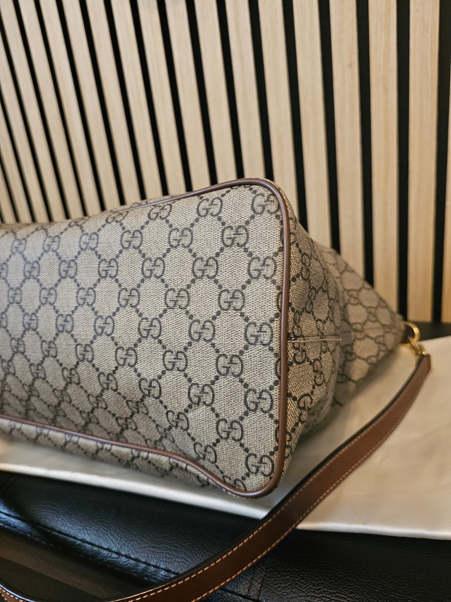 Gucci tote bag with shoulder strap- Supreme GG.