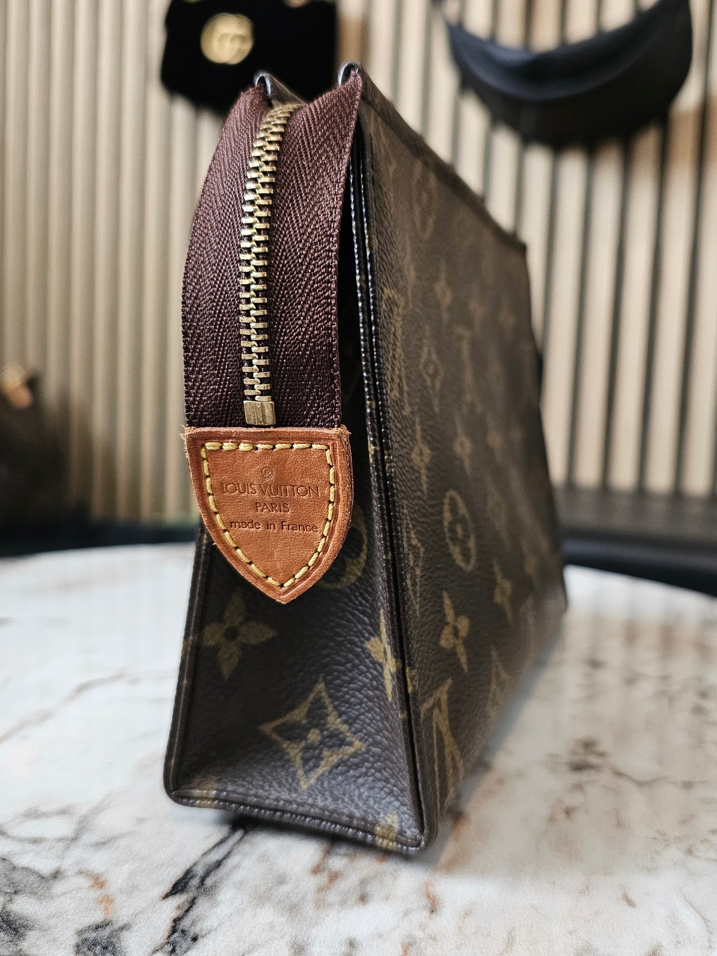 Louis Vuitton - Toiletry pouch 19, MNG kanvas.