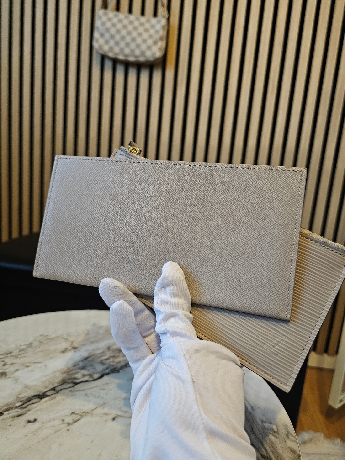 Luis Vuitton Pungsæt fra Felicie pochette. Beige epi leather.