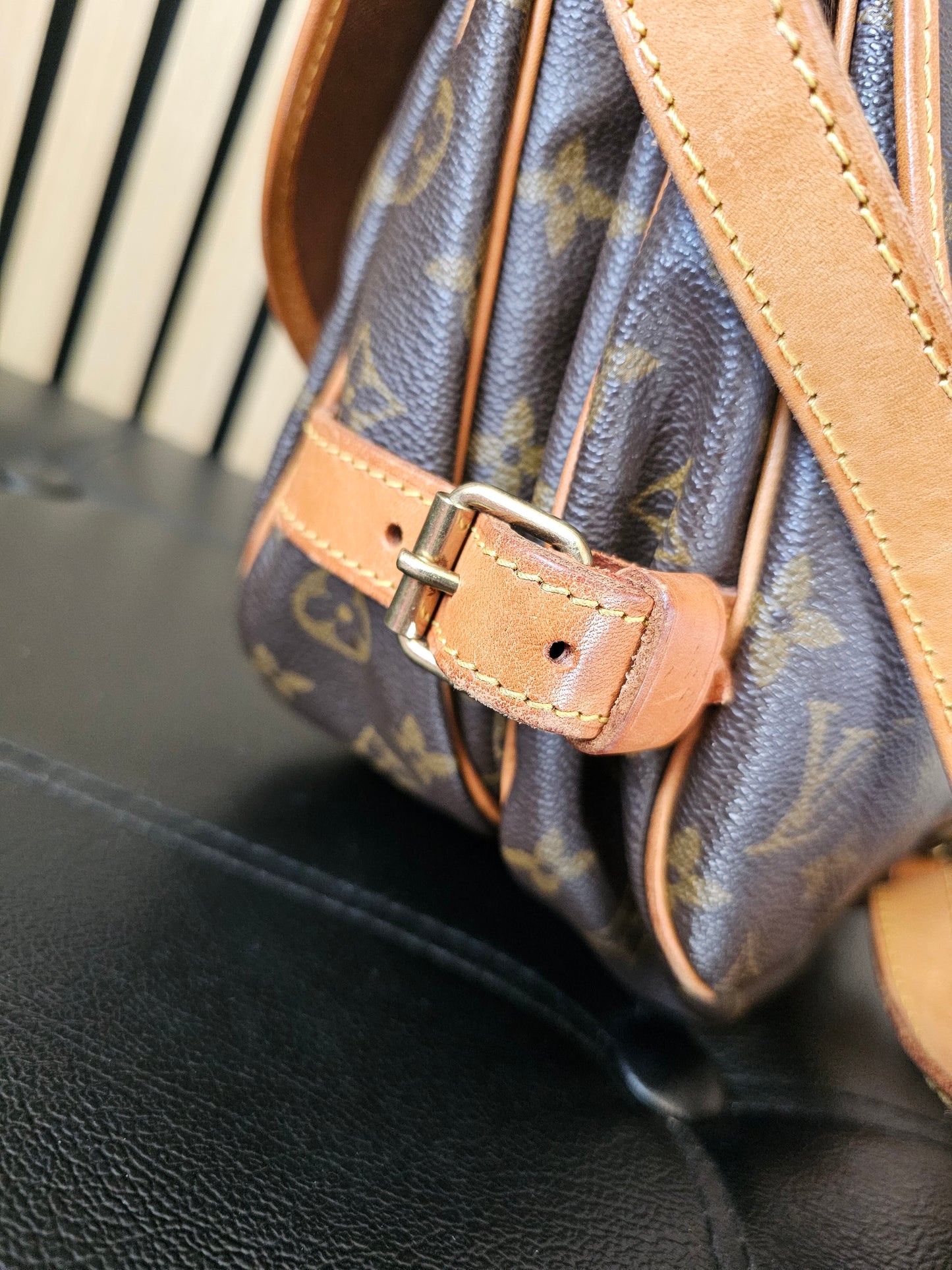 M42256 - Louis Vuitton - Saumur 30 monogram kanvas.