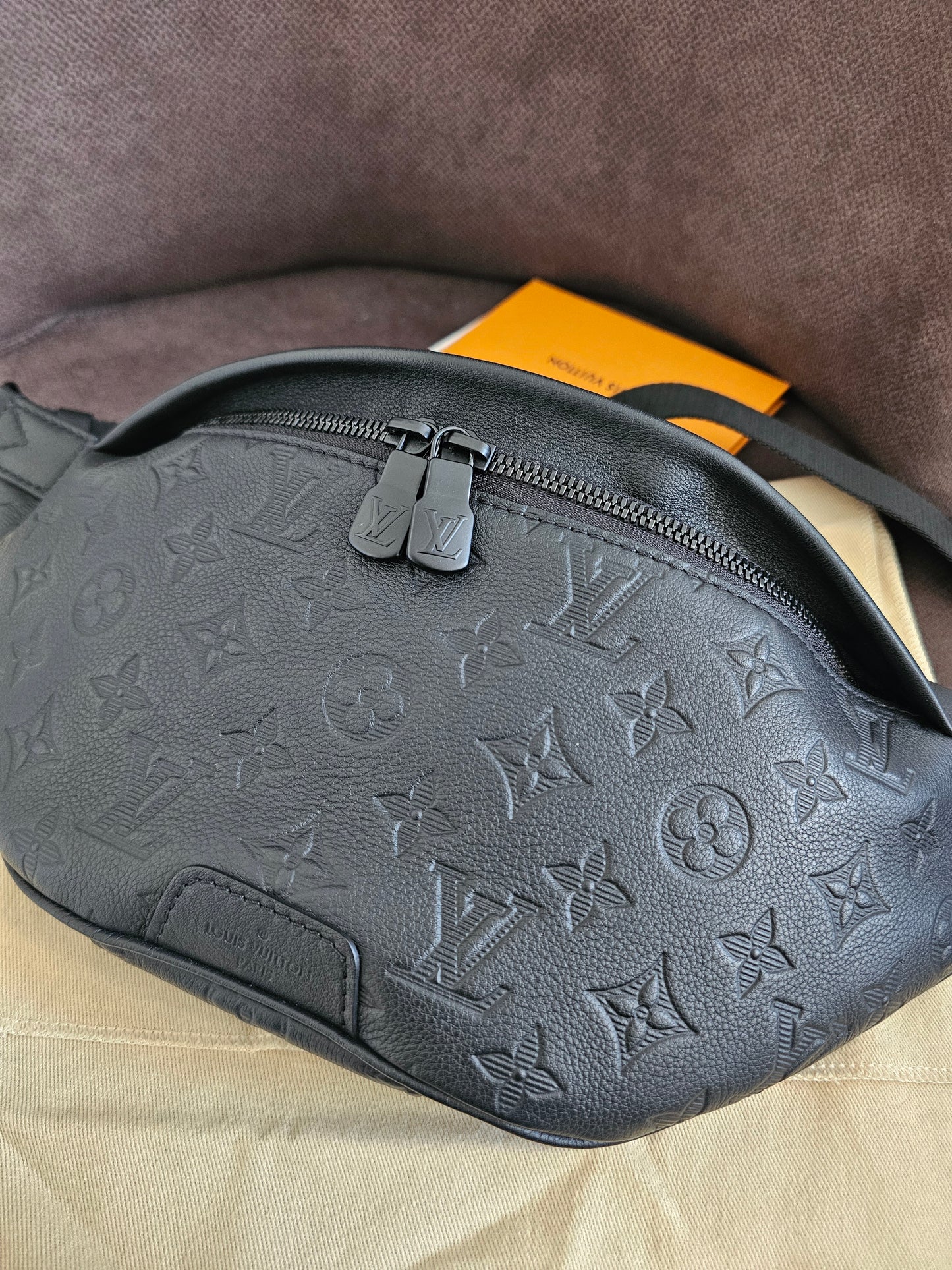 M46036 - Louis Vuitton Bumbag - Discovery PM, Black monogram