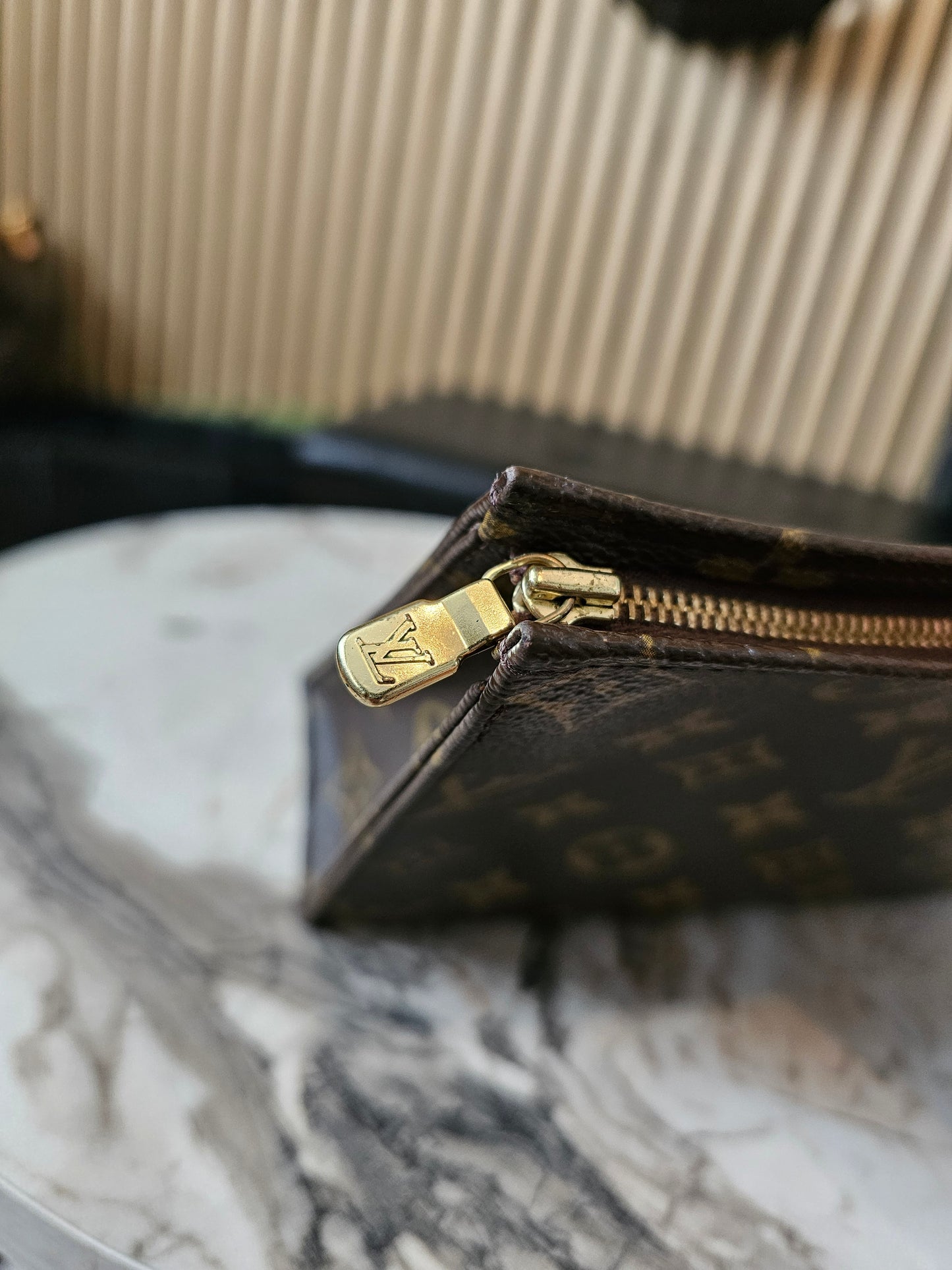 Louis Vuitton - Toiletry pouch 19, MNG kanvas.