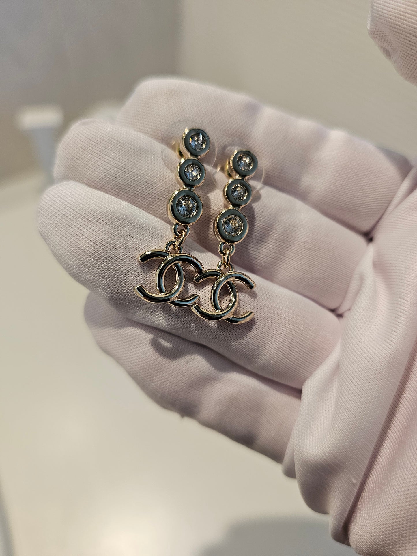 ABC188 Chanel øreringe - Golden pendants with Stones and CC.