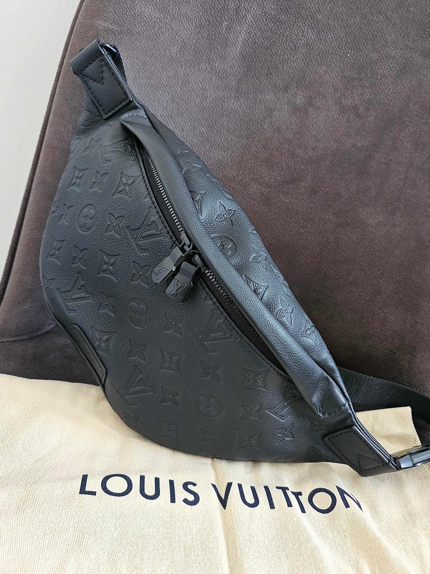 M46036 - Louis Vuitton Bumbag - Discovery PM, Black monogram