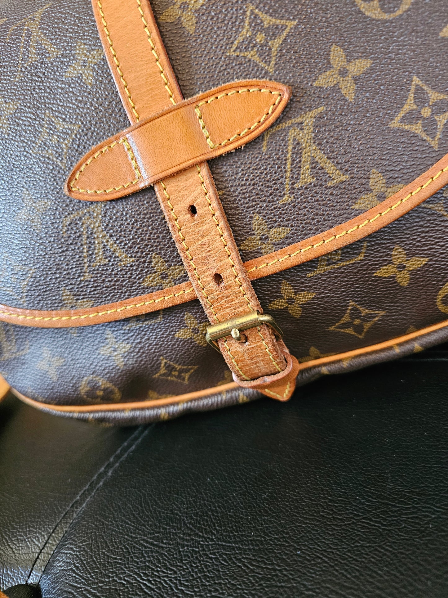 M42256 - Louis Vuitton - Saumur 30 monogram kanvas.