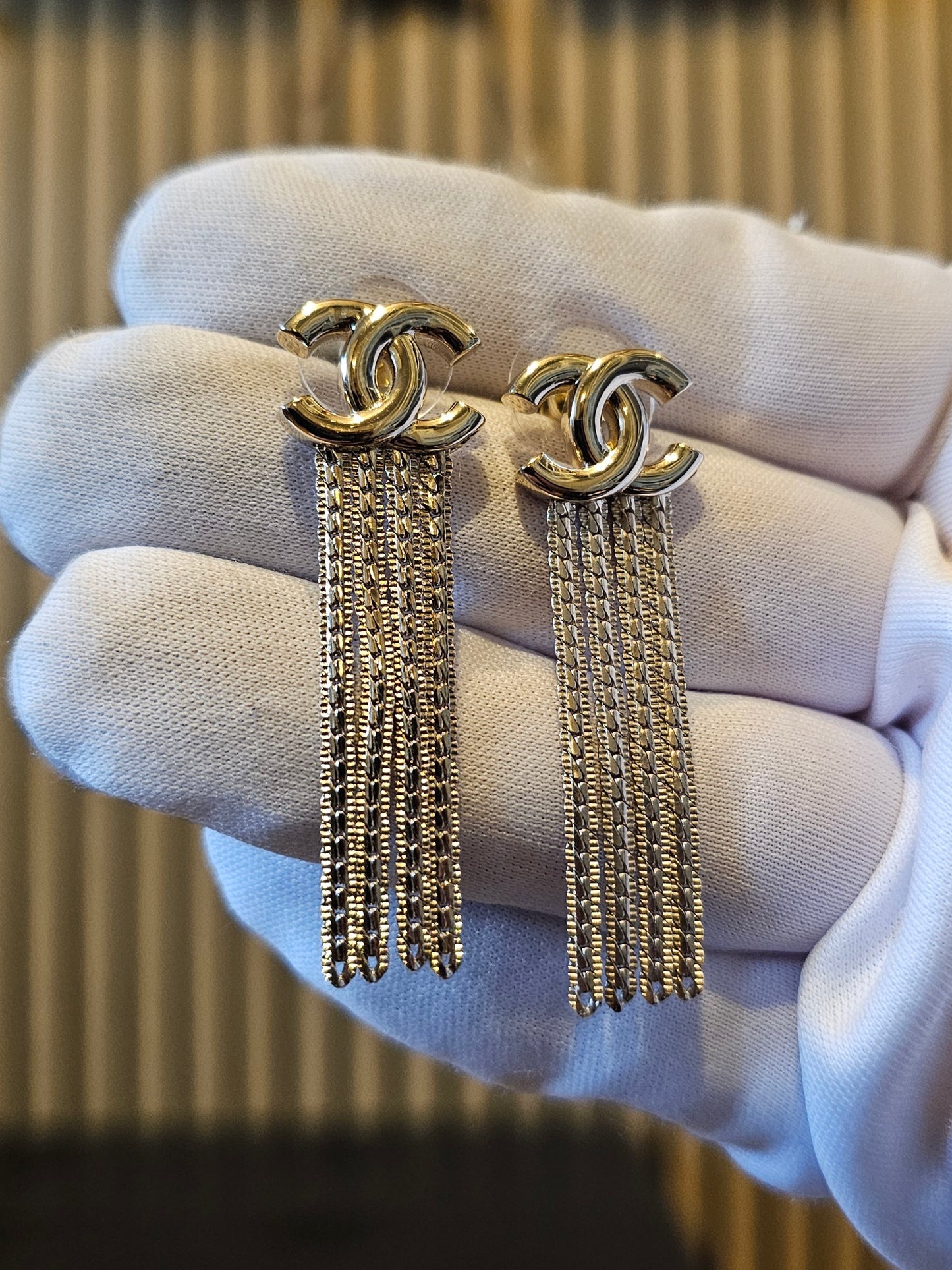 ABE242 - Chanel øreringe - CC golden long pendant.