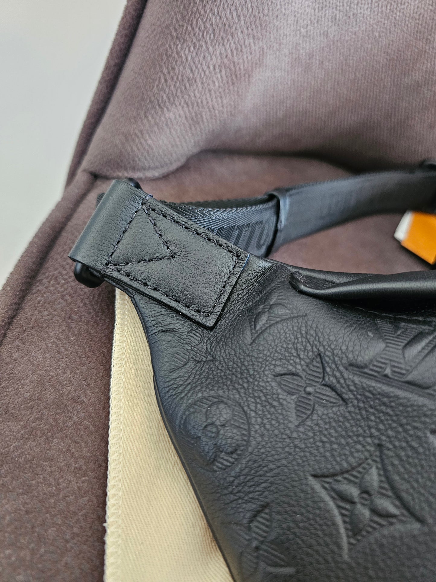 M46036 - Louis Vuitton Bumbag - Discovery PM, Black monogram