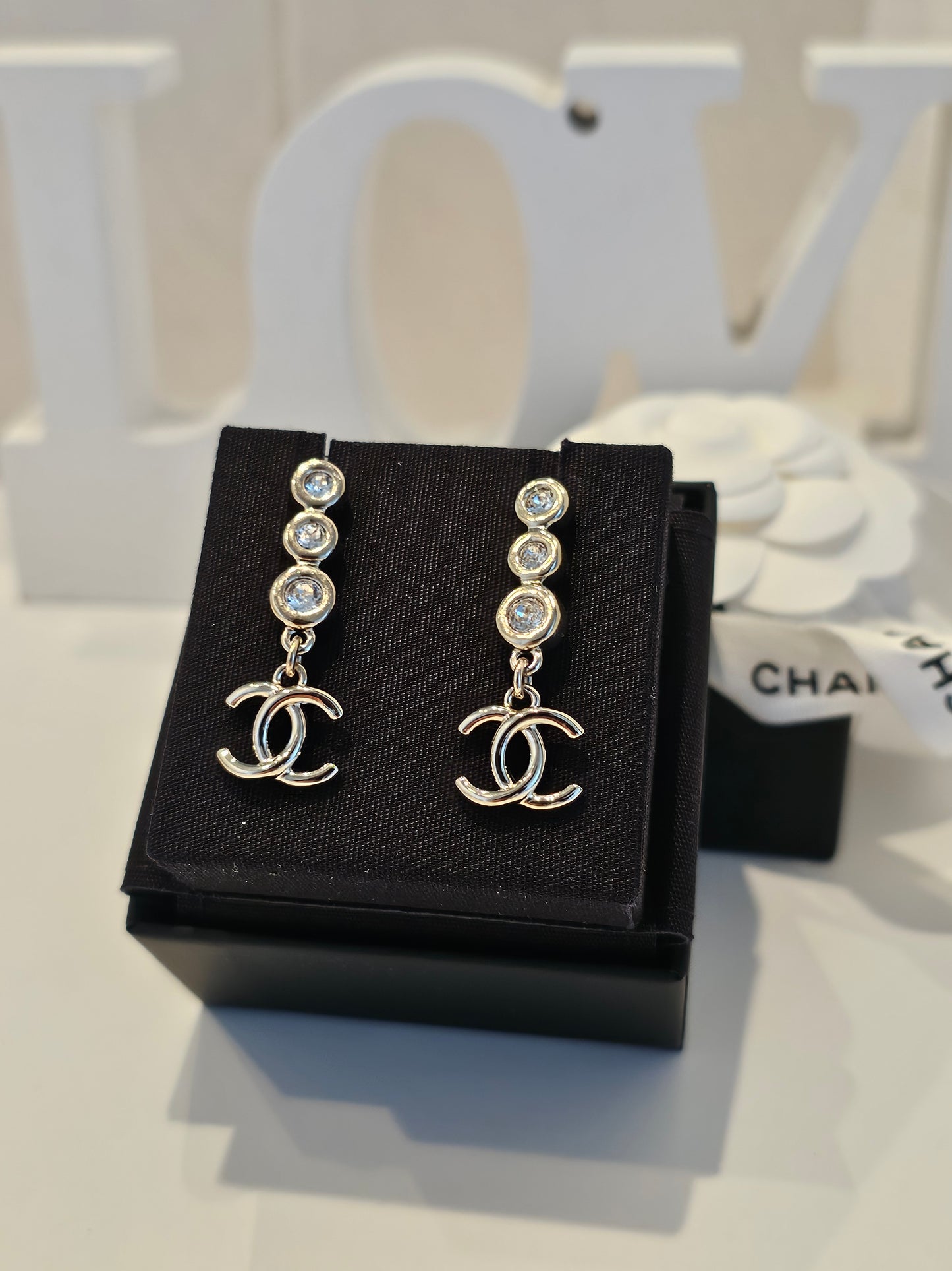 ABC188 Chanel øreringe - Golden pendants with Stones and CC.