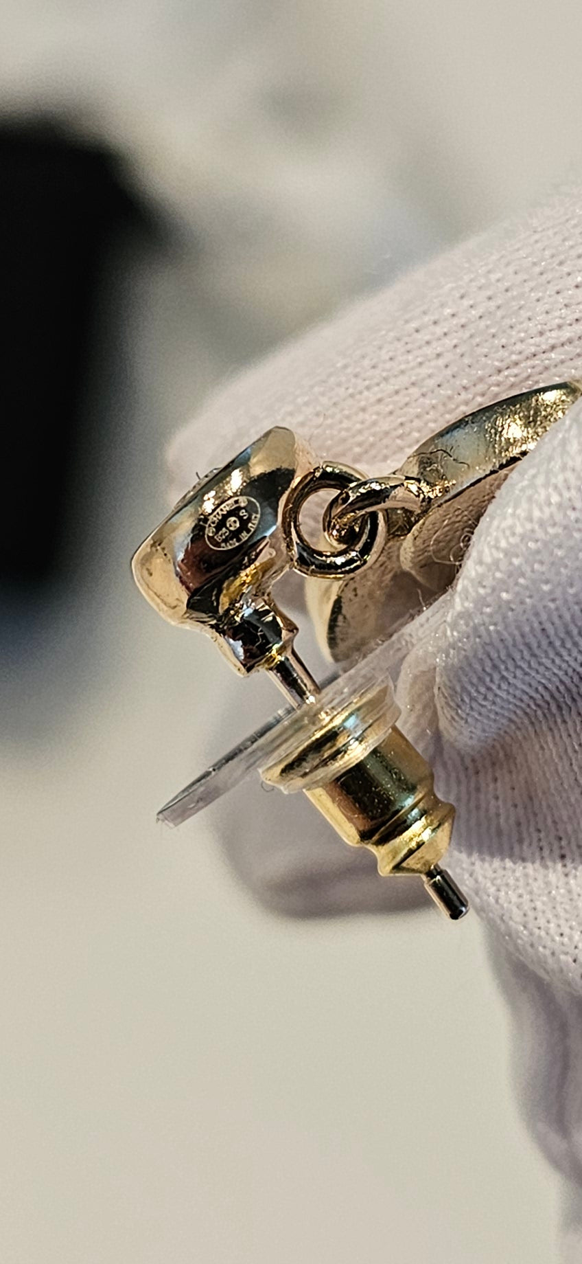 ABC190 Chanel øreringe - Small CC pendant Golden with stones.