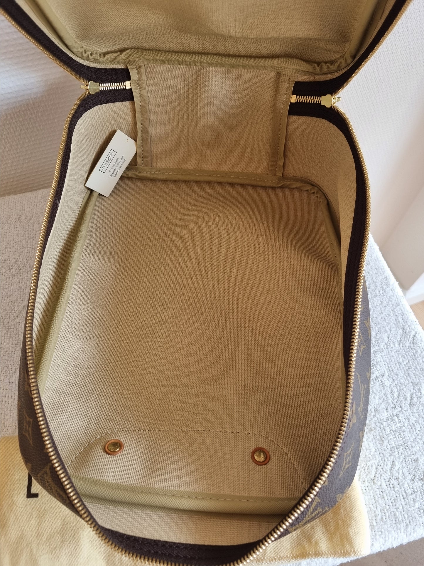 M41450 - Louis Vuitton Excursion Shoe Case handbag.