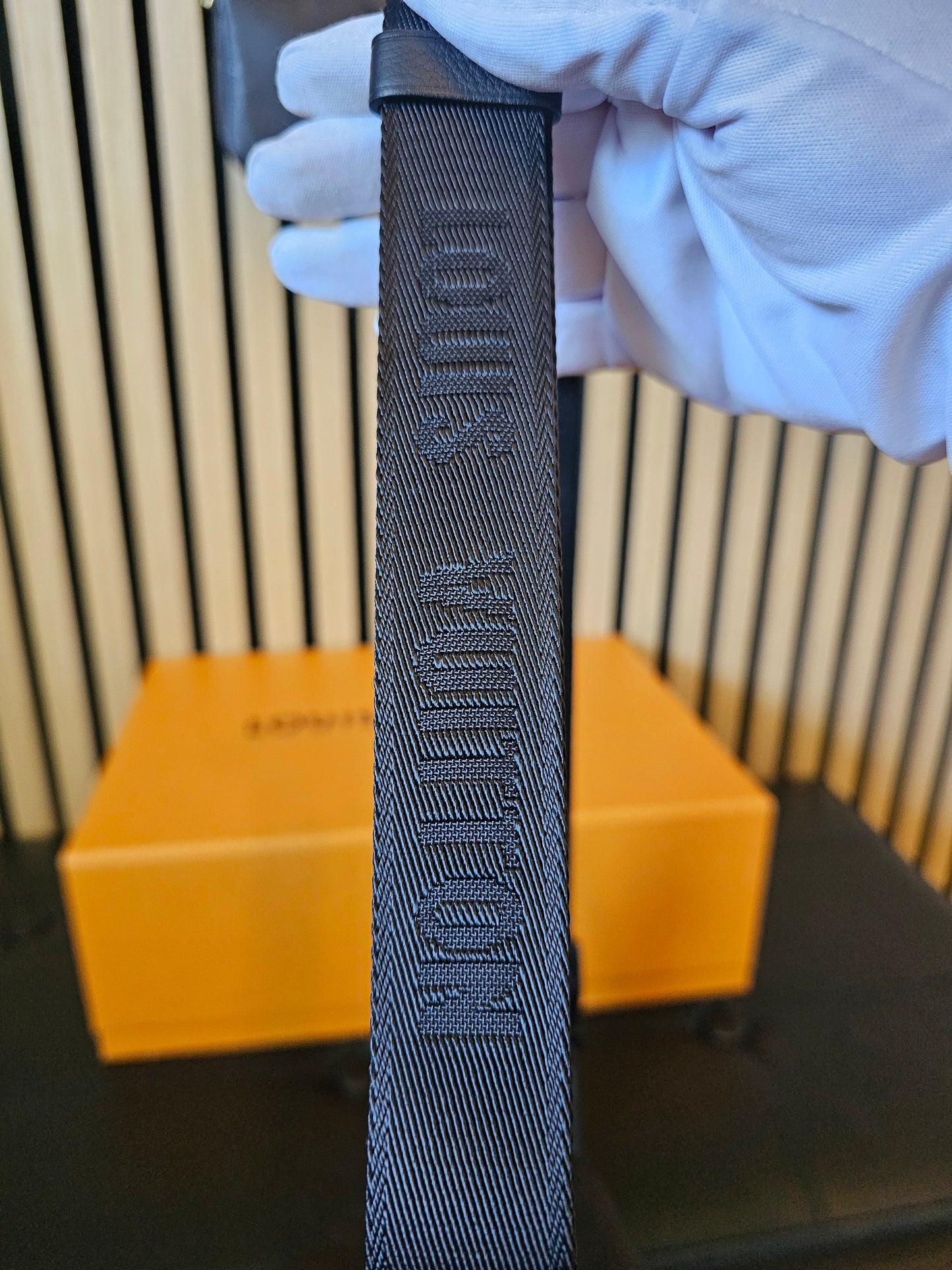 M46036 - Louis Vuitton Bumbag - Discovery PM, Black monogram.