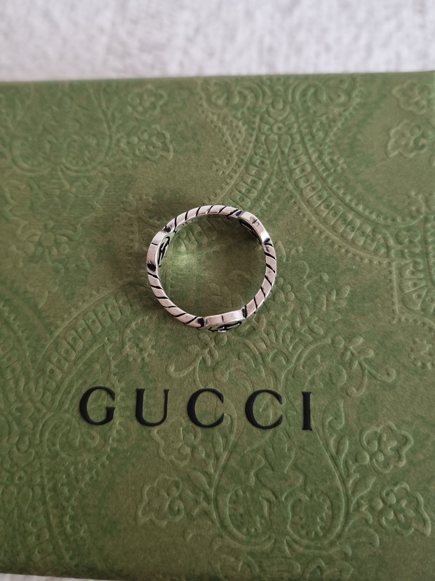 Gucci ring - Silver interlocking.