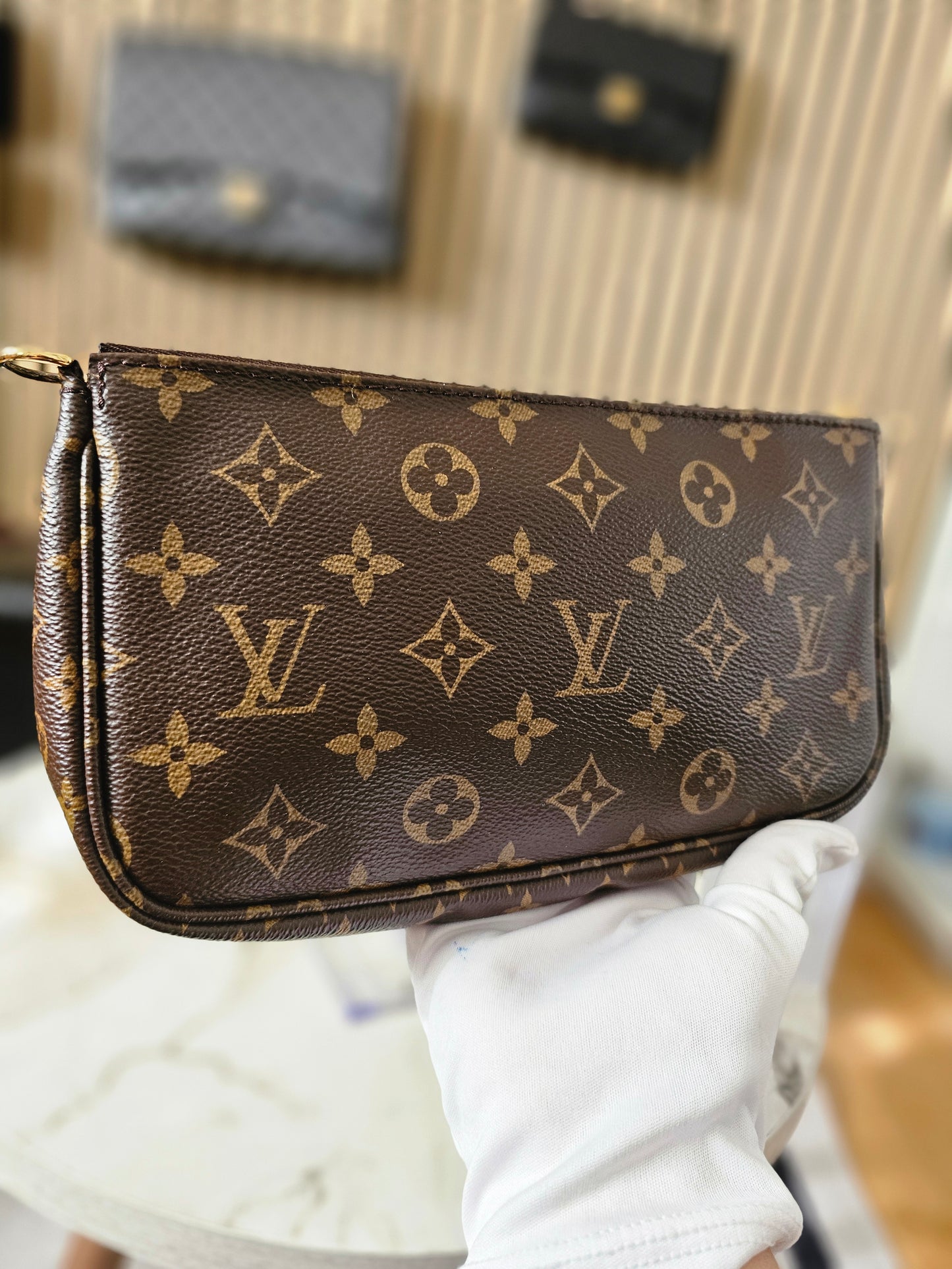 Louis vuitton large pochette accesories. Monogram kanvas.