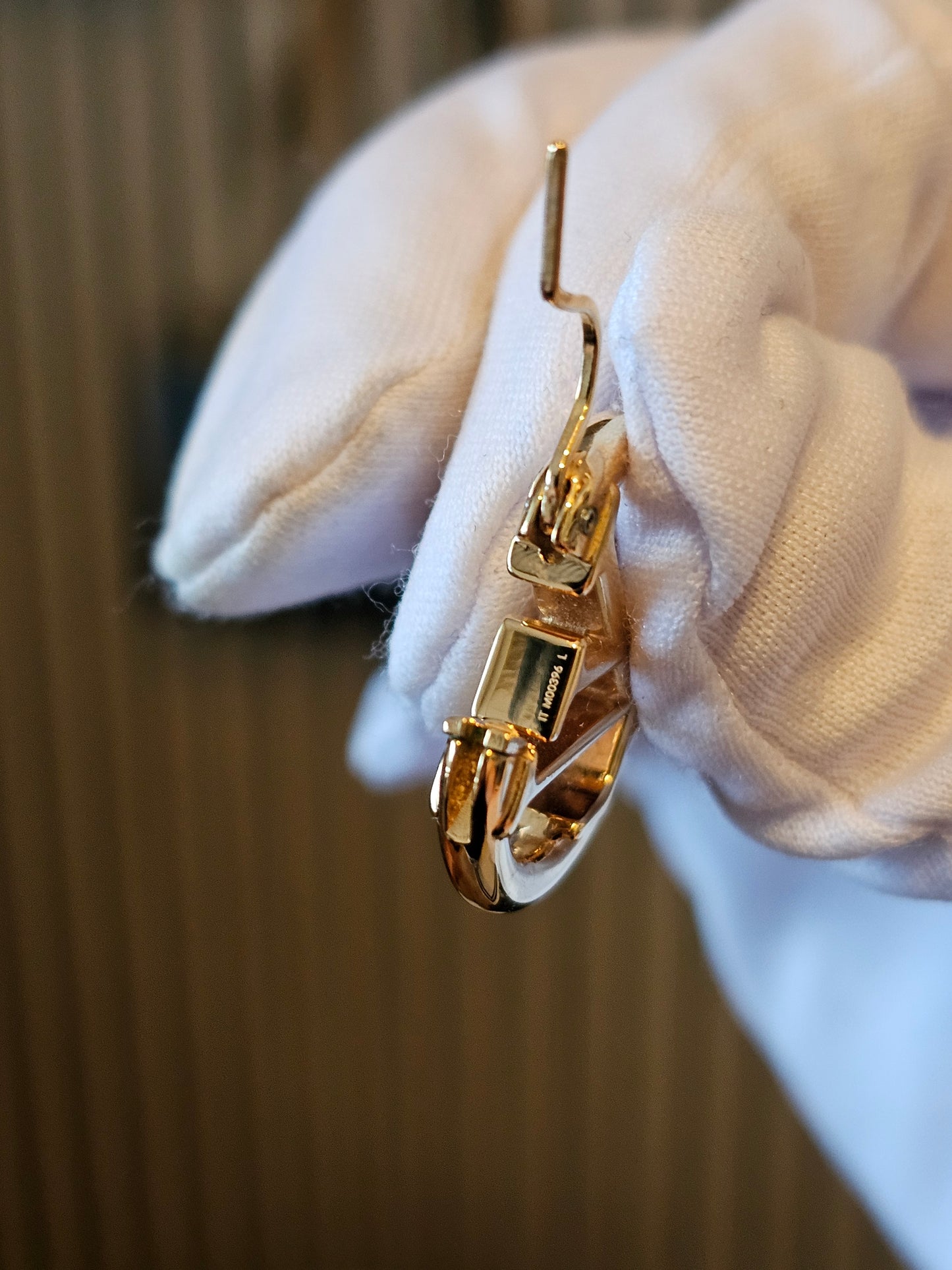 M00396 - Louis Vuitton earrings, golden Louise PM.