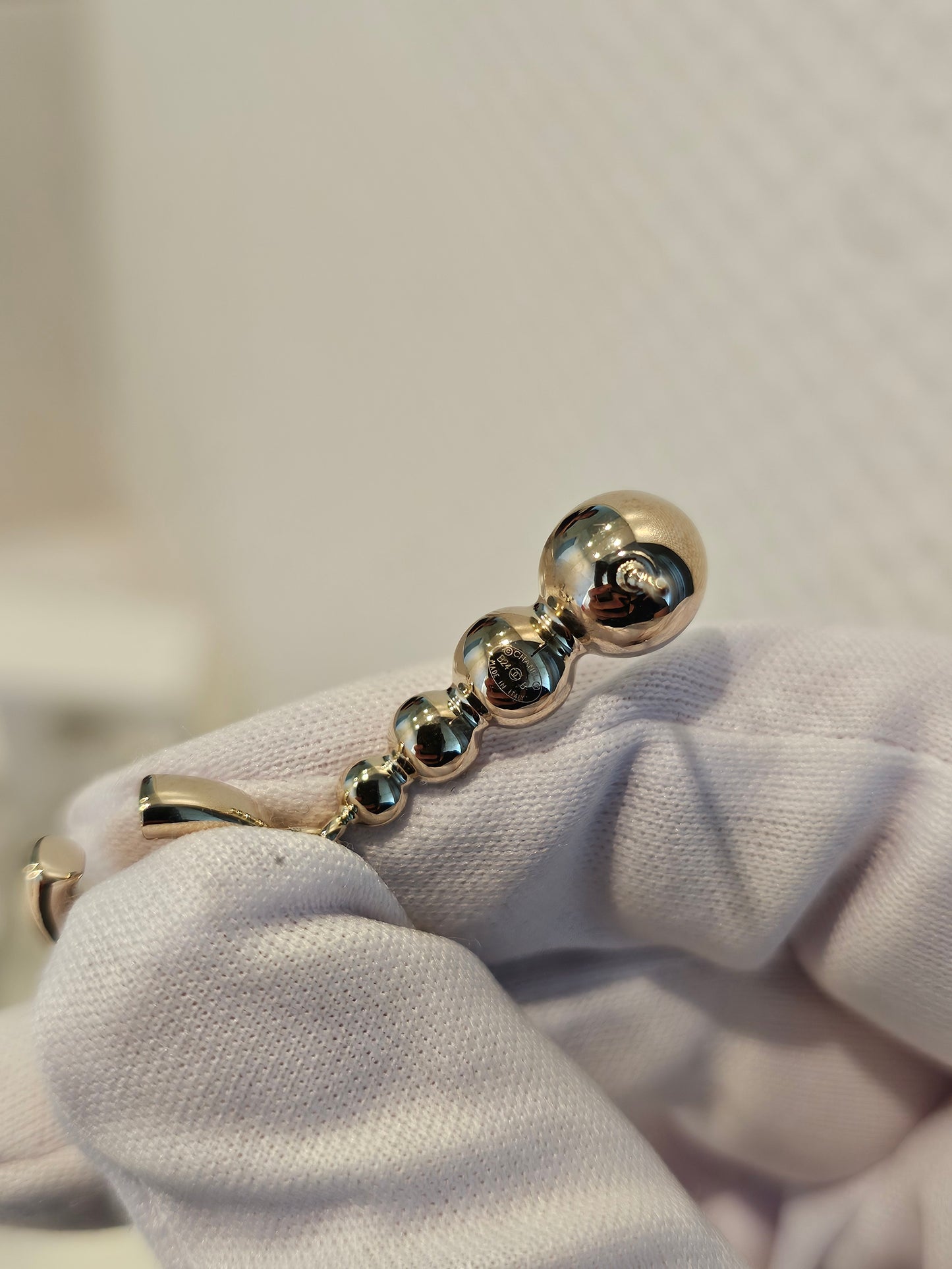 ABE124 Chanel øreringe- CC pendant with stones.