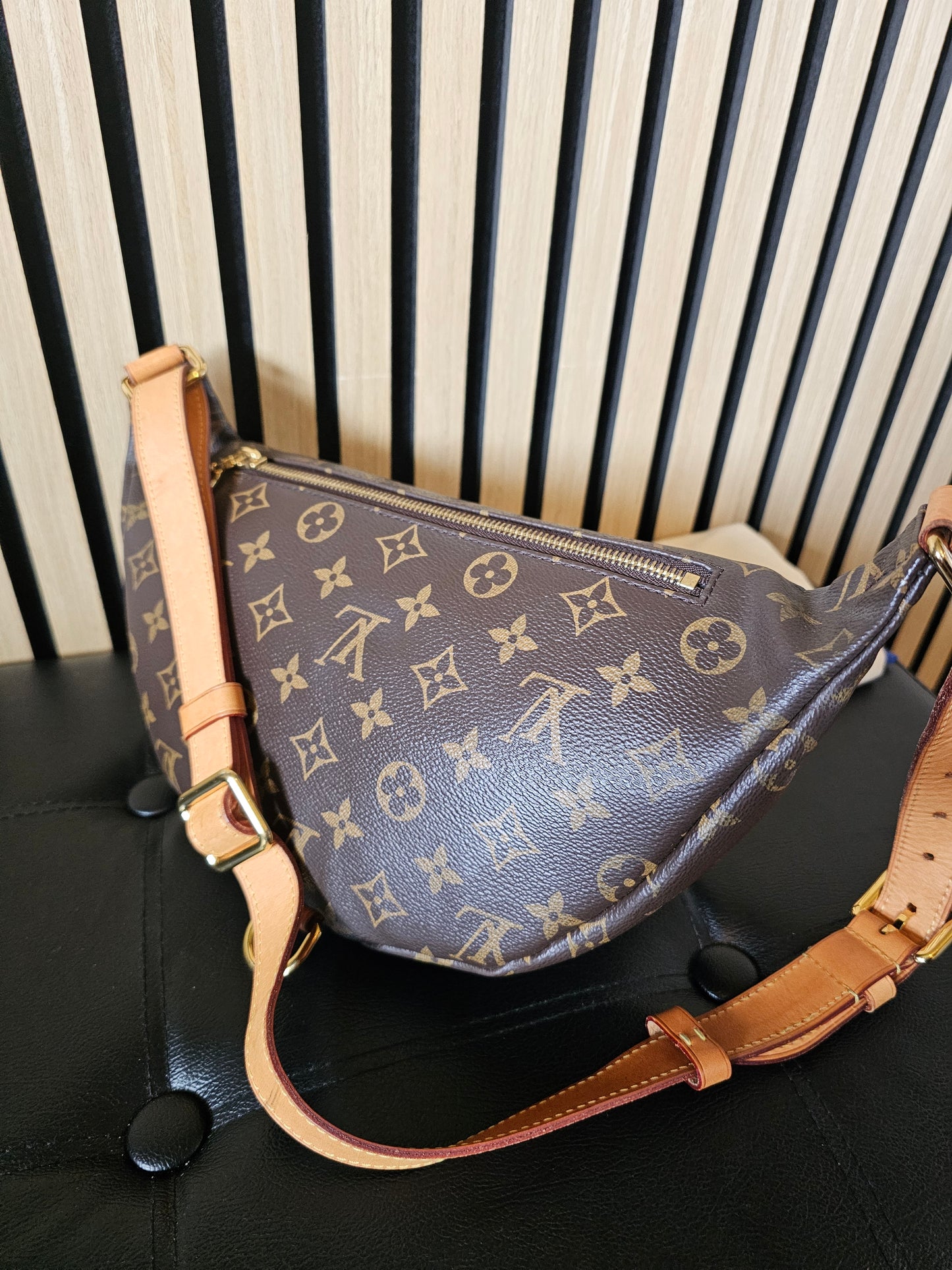 M43644 - Louis Vuitton Bumbag, MNG Kanvas.