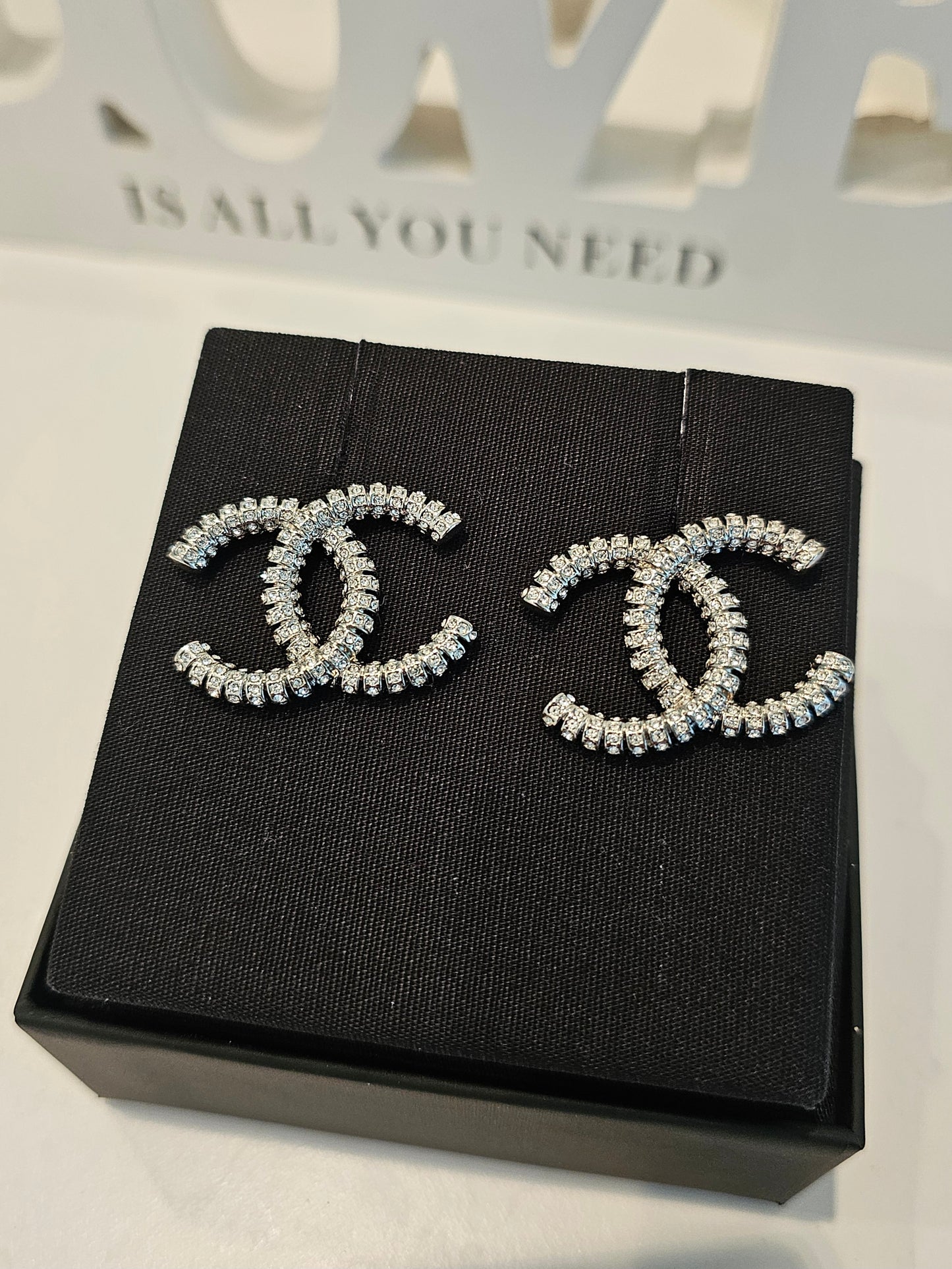 ABA538 Chanel øreringe - XL CC earrings silver with crystals.