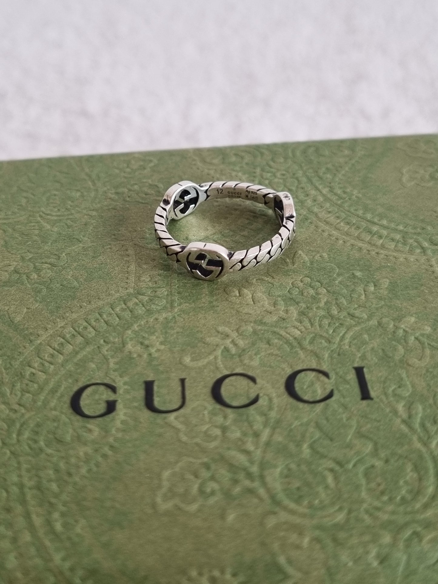 Gucci ring - Silver interlocking.