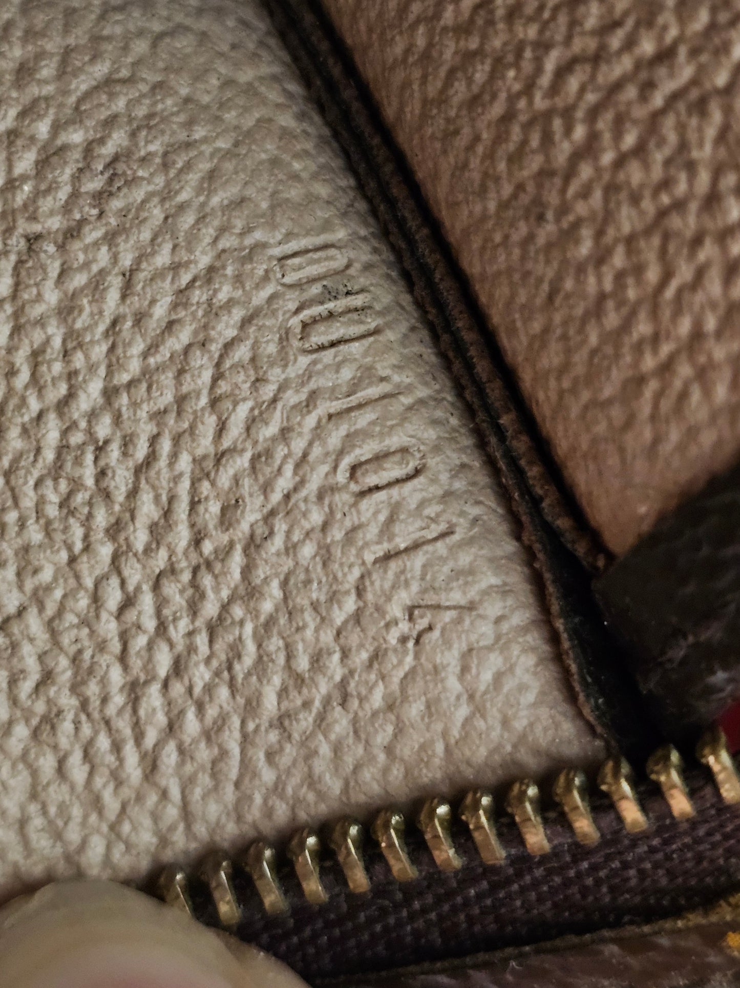 Louis Vuitton - Toiletry pouch 19, MNG kanvas.
