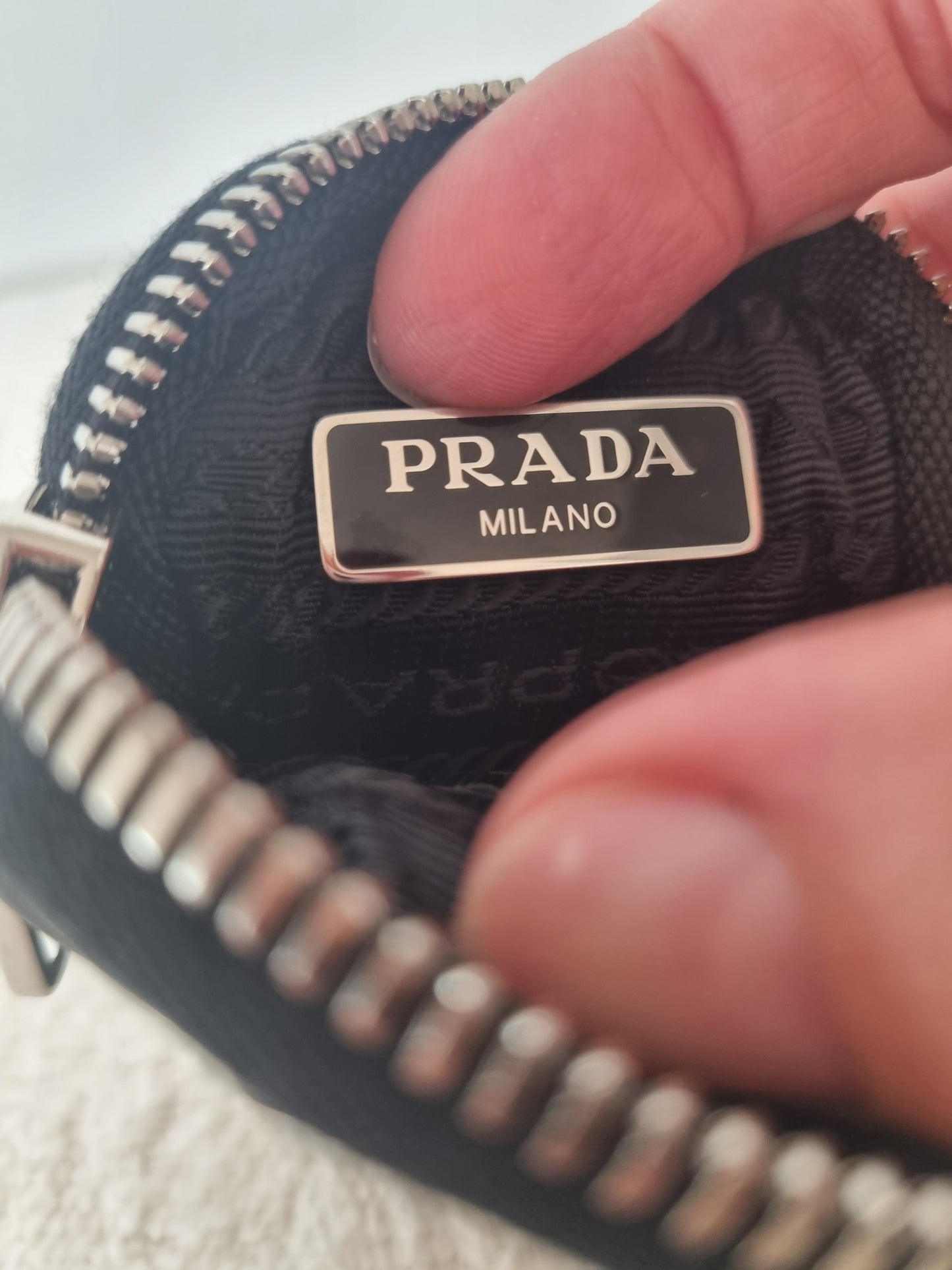 Prada pung - airpods case.