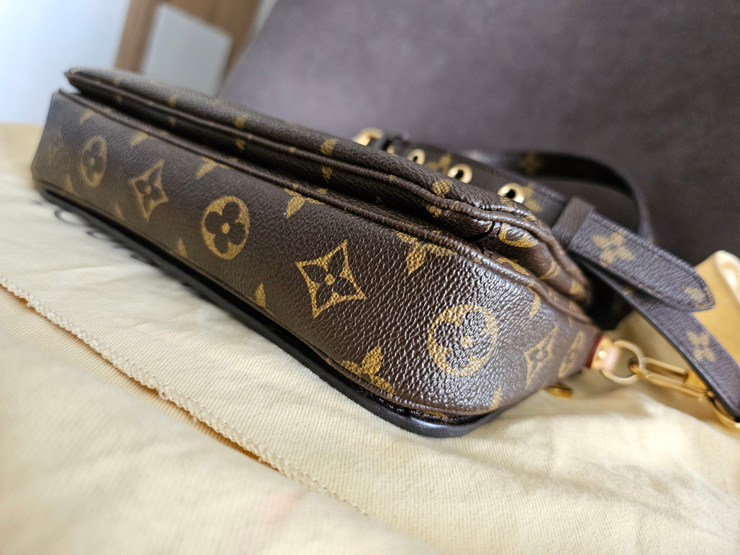 Louis Vuitton Pochette Métis monogram kanvas.