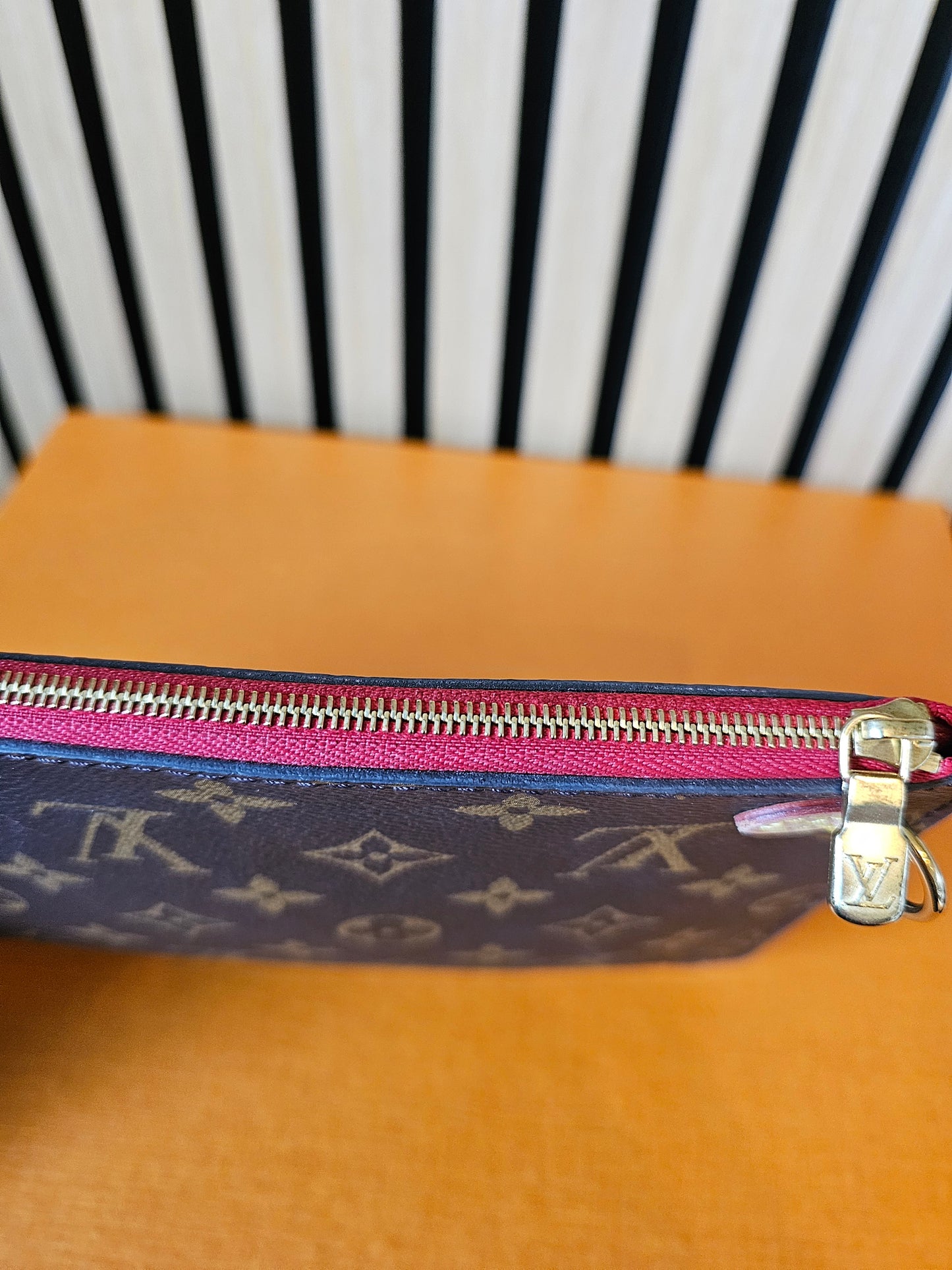 Louis Vuitton Clutch I Monogram - fra neverfull MM.