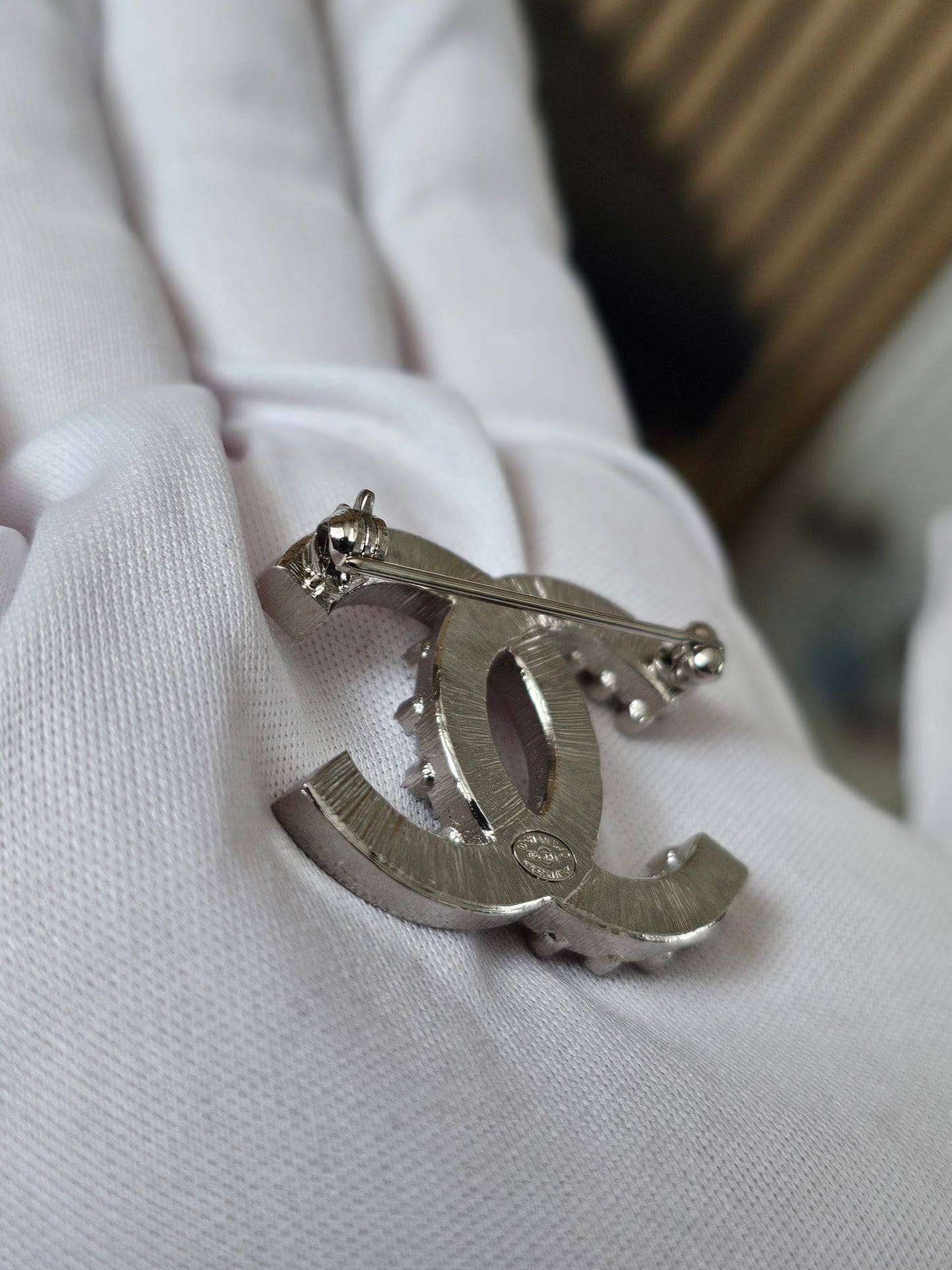 A96994 - Chanel Broche silver with crystals.