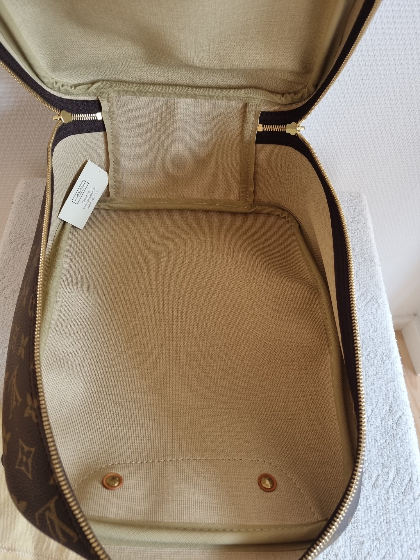 M41450 - Louis Vuitton Excursion Shoe Case handbag.