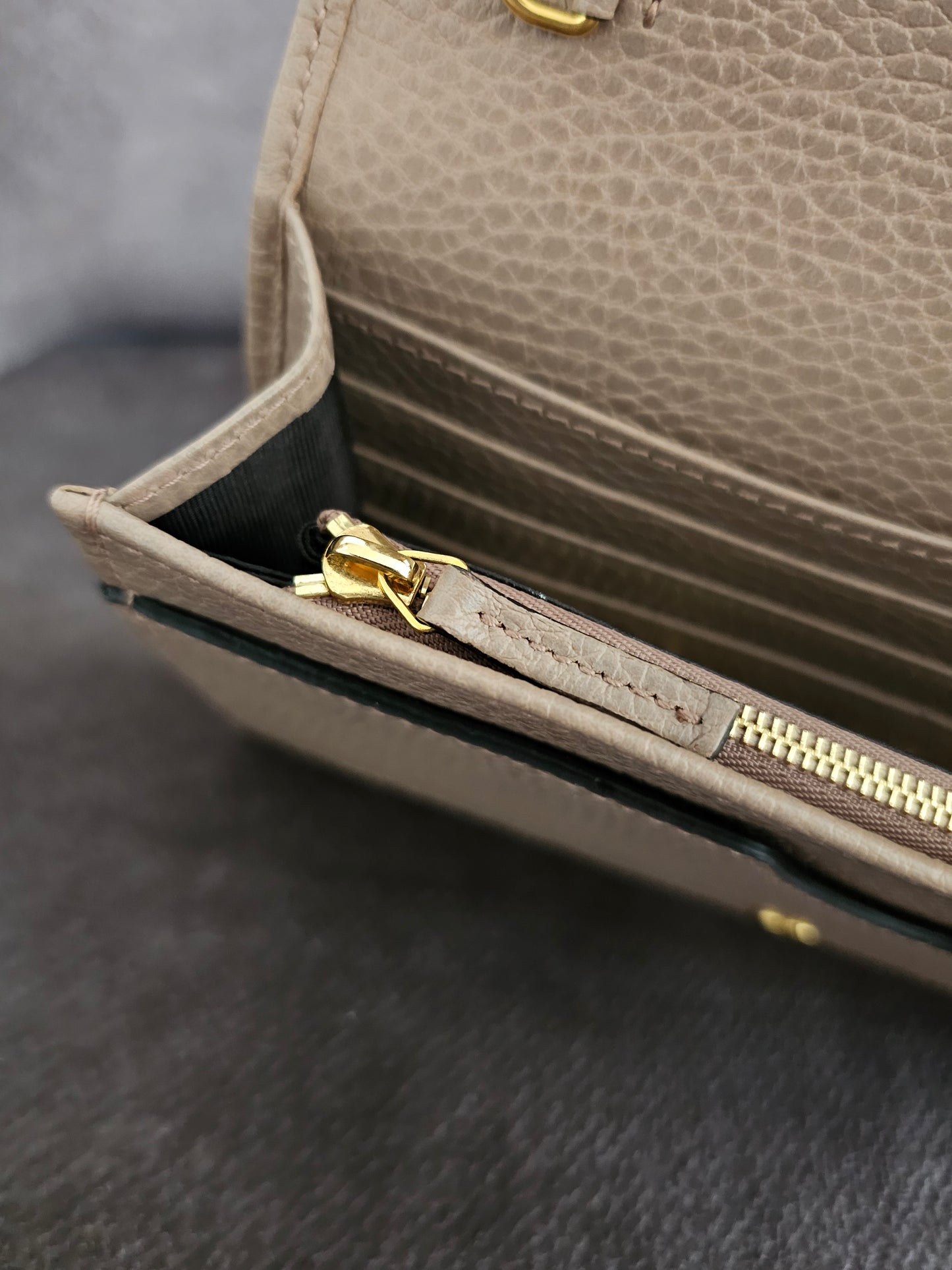 Gucci wallet on chain - Nude.