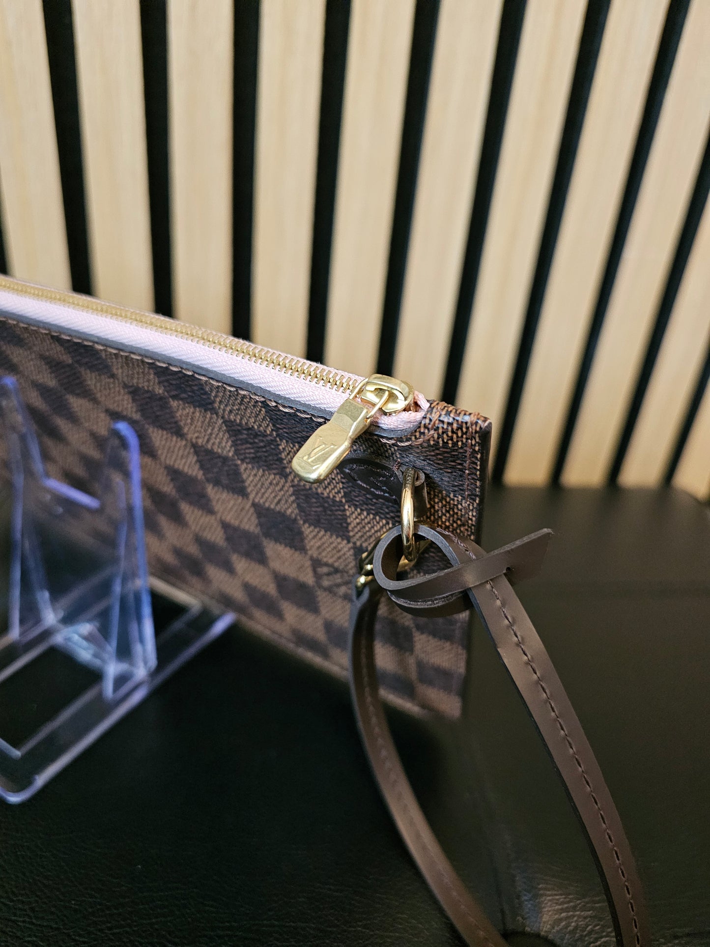 Louis Vuitton clutch I damier ebene - fra neverfull MM.
