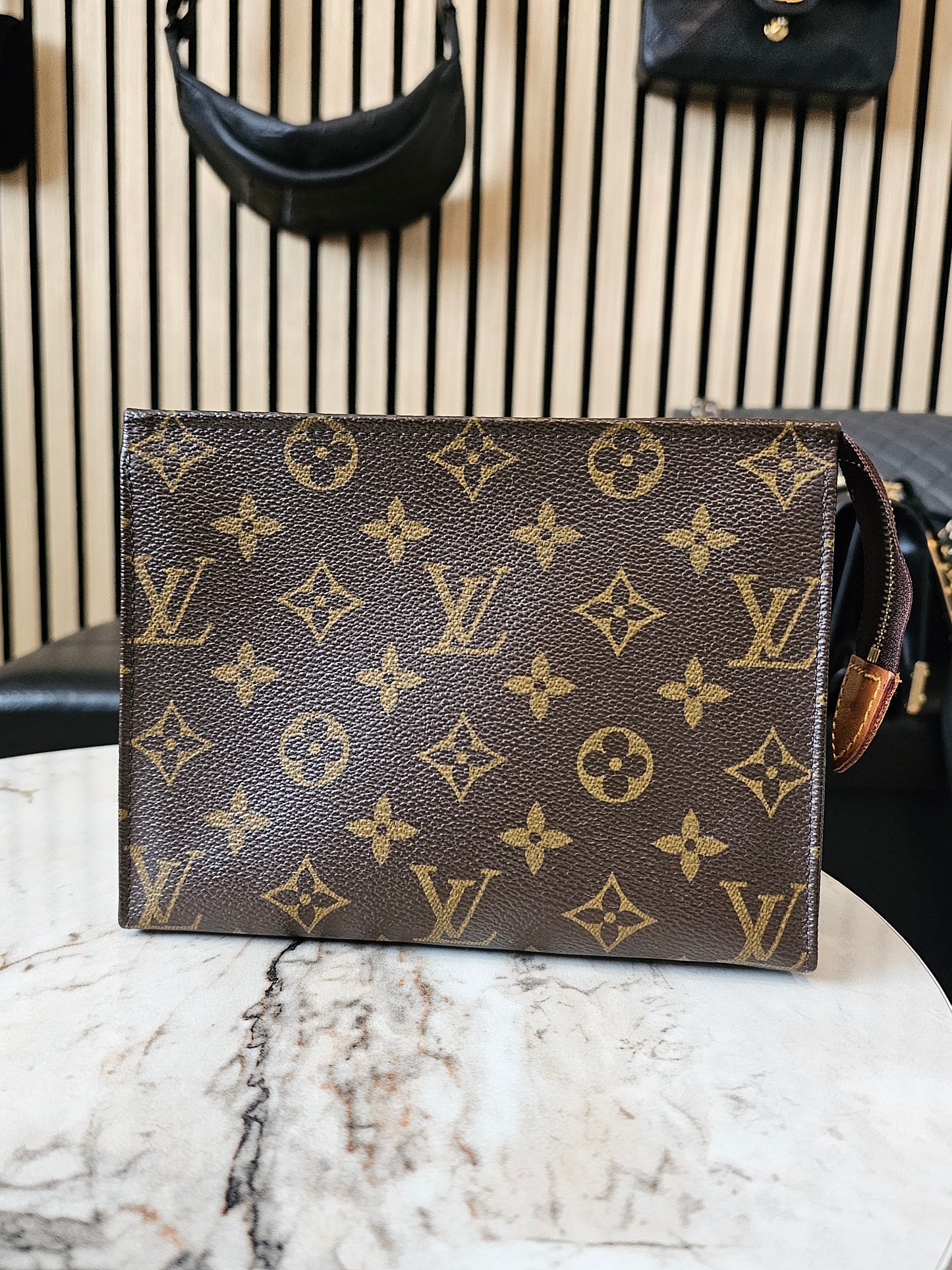 Louis Vuitton - Toiletry pouch 19, MNG kanvas.